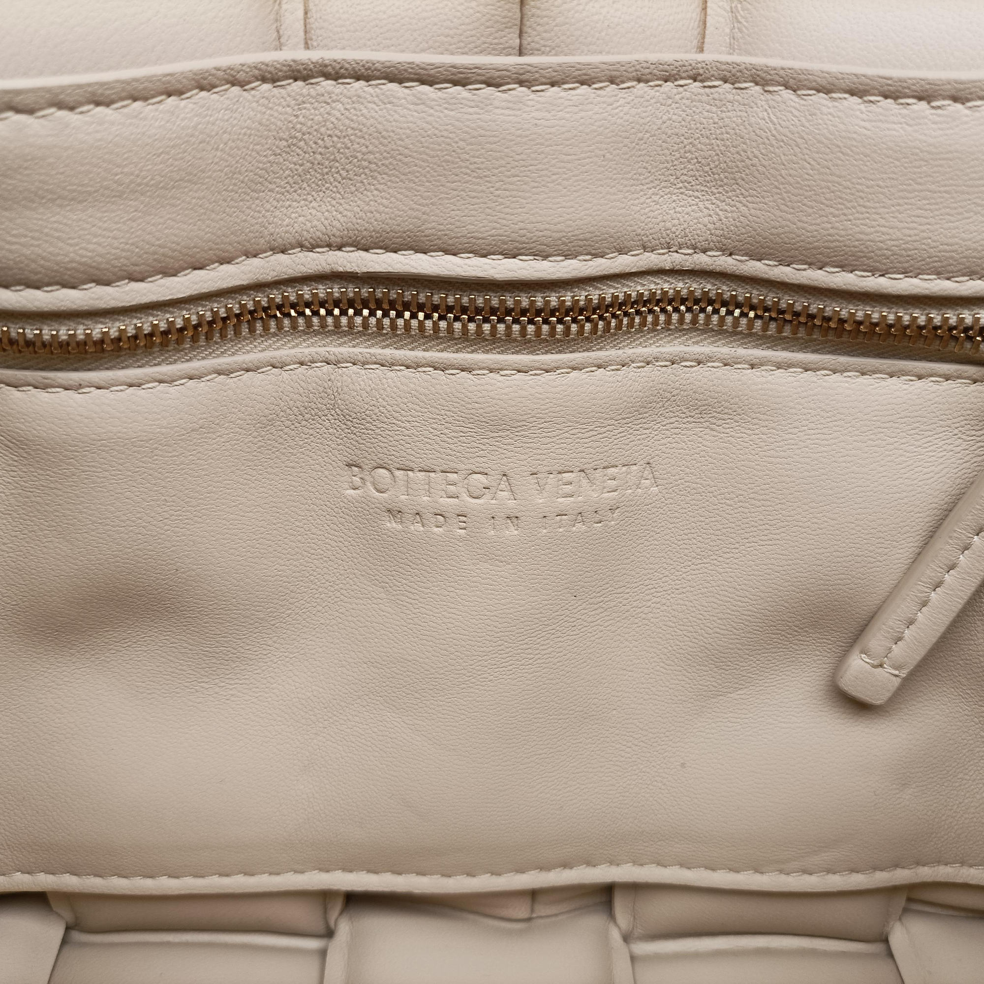 Vintage Bottega Veneta Padded CASSETTE Beige lambskin  shoulderbag | stylenewstar