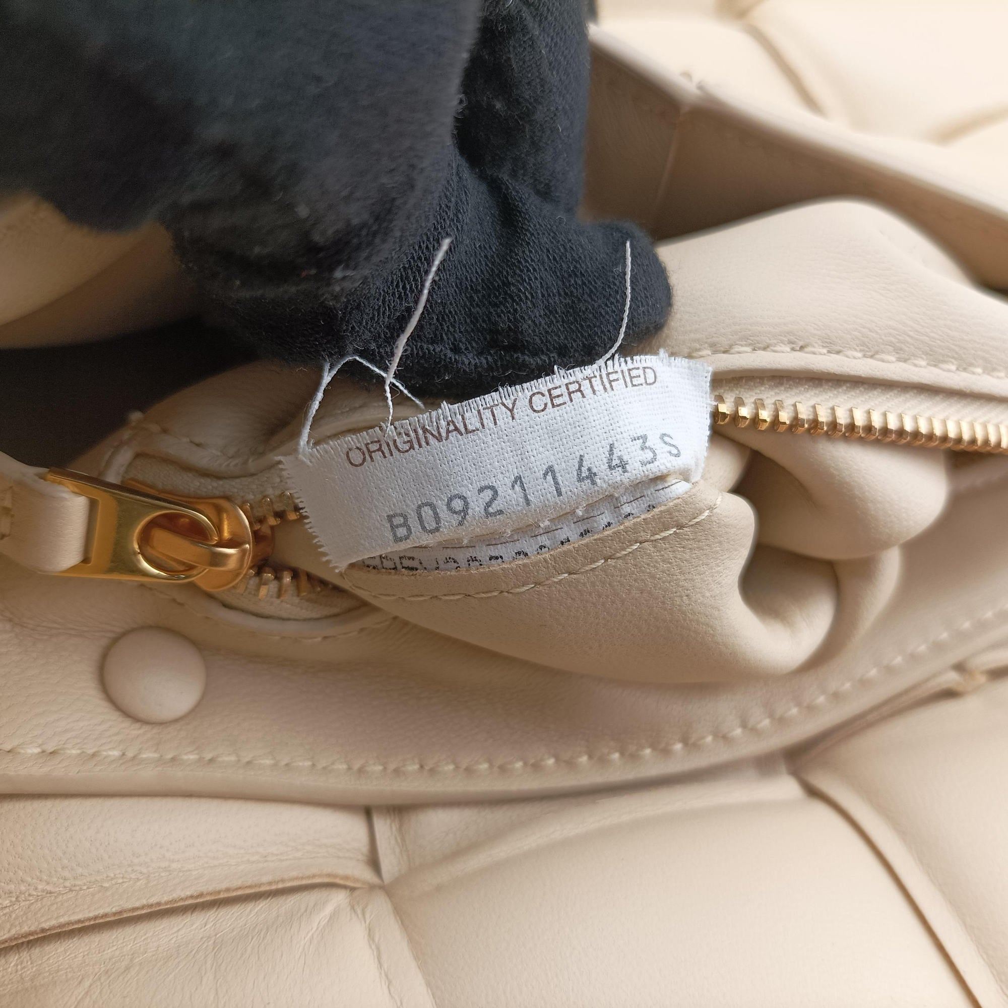 Vintage Bottega Veneta Padded CASSETTE Beige lambskin  shoulderbag | stylenewstar