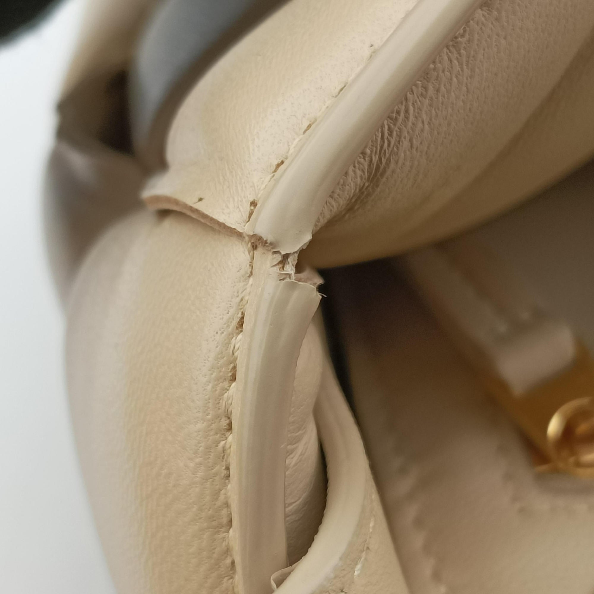Vintage Bottega Veneta Padded CASSETTE Beige lambskin  shoulderbag | stylenewstar