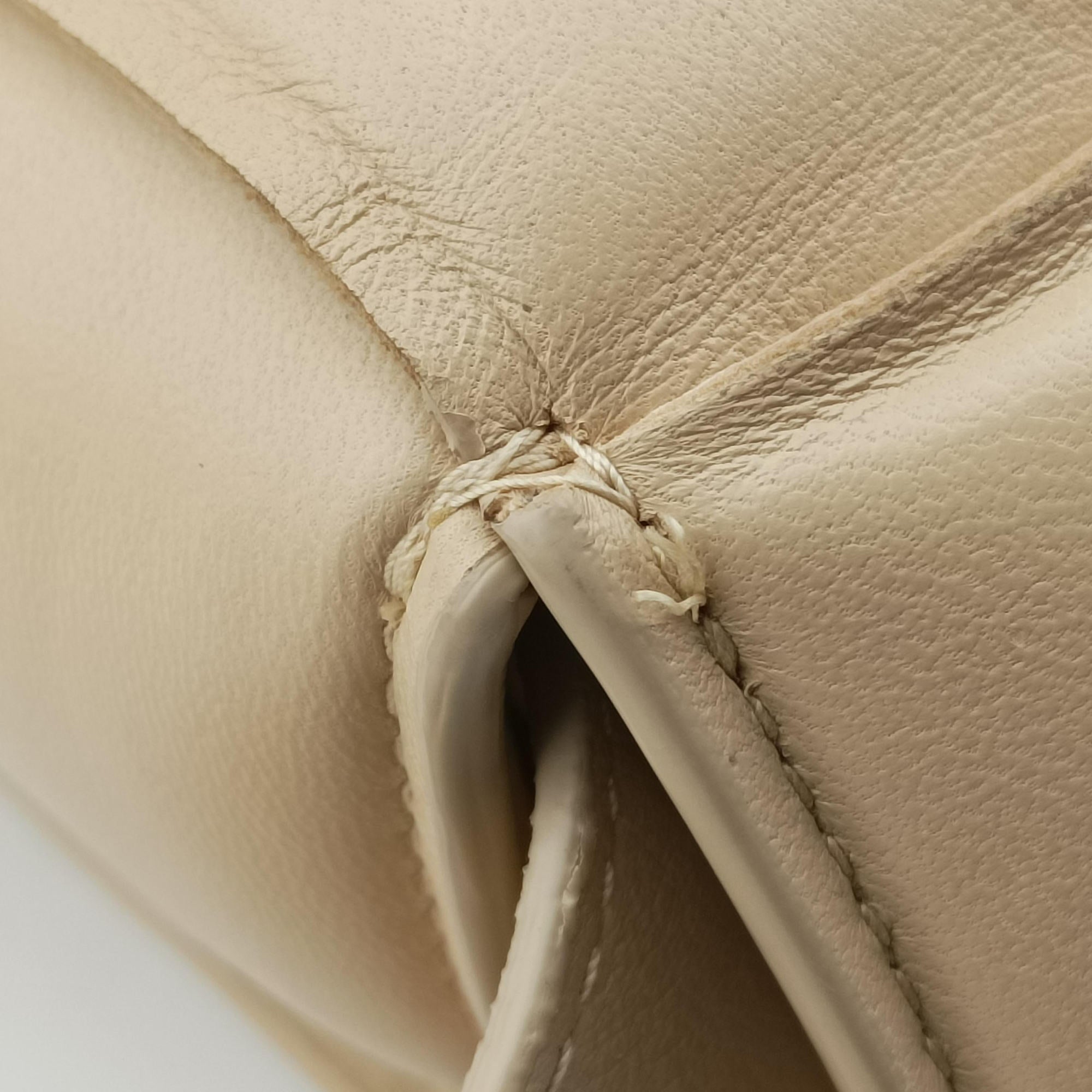 Vintage Bottega Veneta Padded CASSETTE Beige lambskin  shoulderbag | stylenewstar