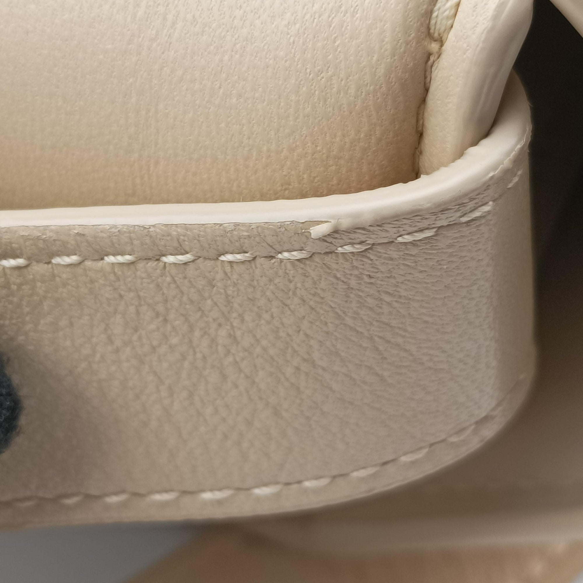 Vintage Bottega Veneta Padded CASSETTE Beige lambskin  shoulderbag | stylenewstar