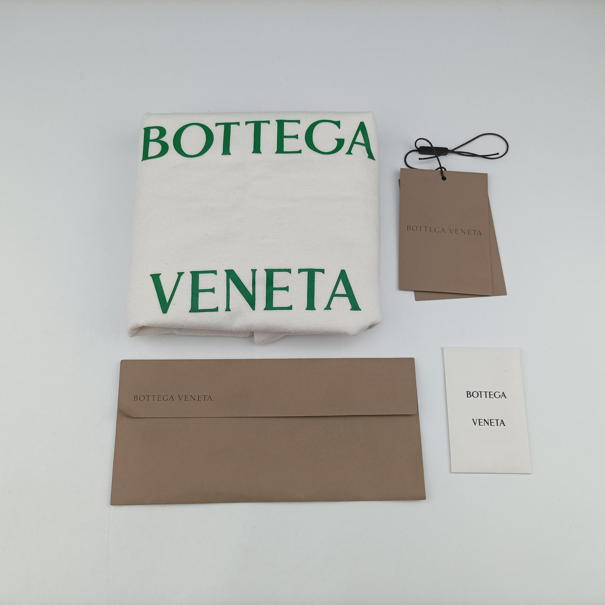 Vintage Bottega Veneta Padded CASSETTE Beige lambskin  shoulderbag | stylenewstar