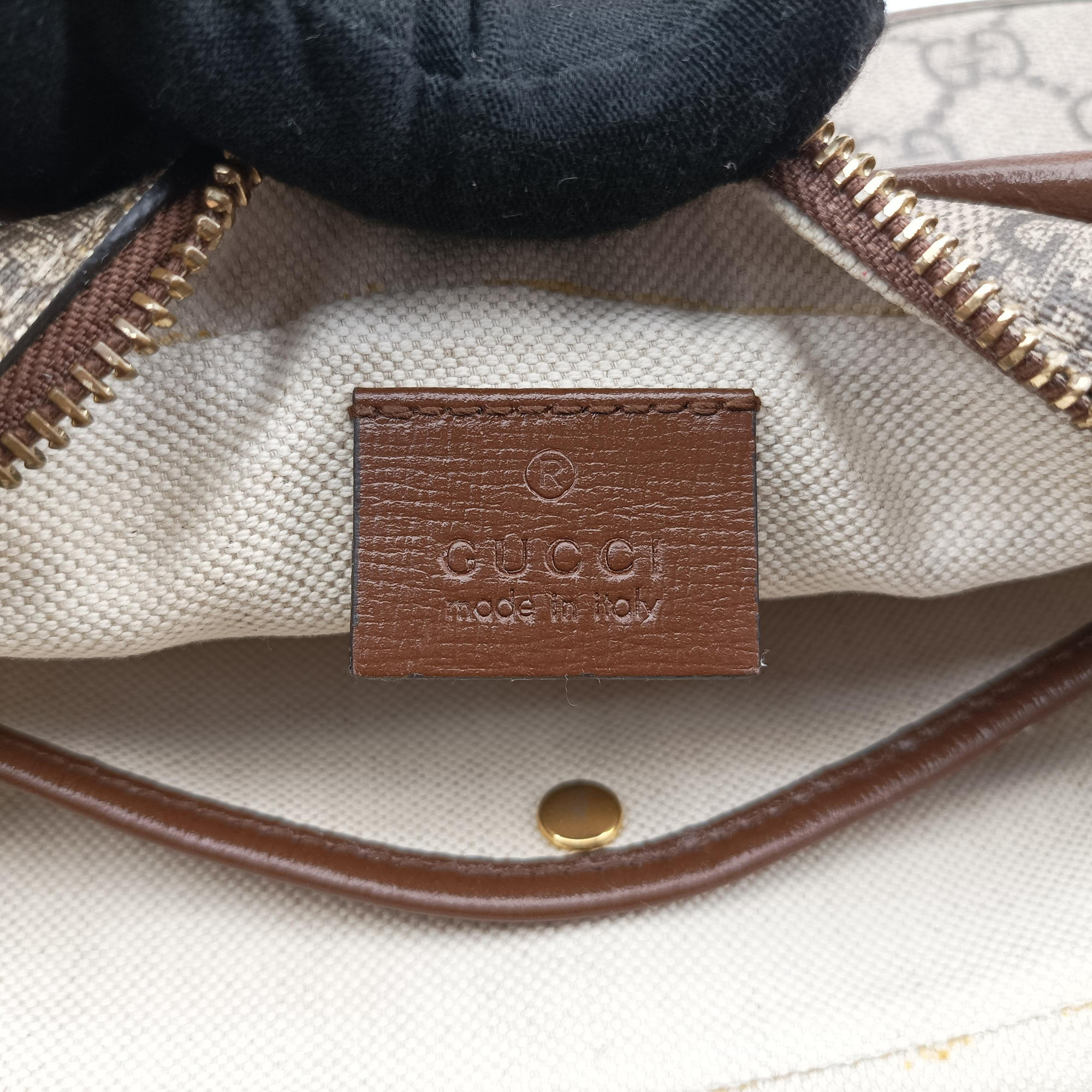Pre-owned Gucci Fake/Not GG Supreme Brown PVC coated canvas 636243 clutchbag | stylenewstar