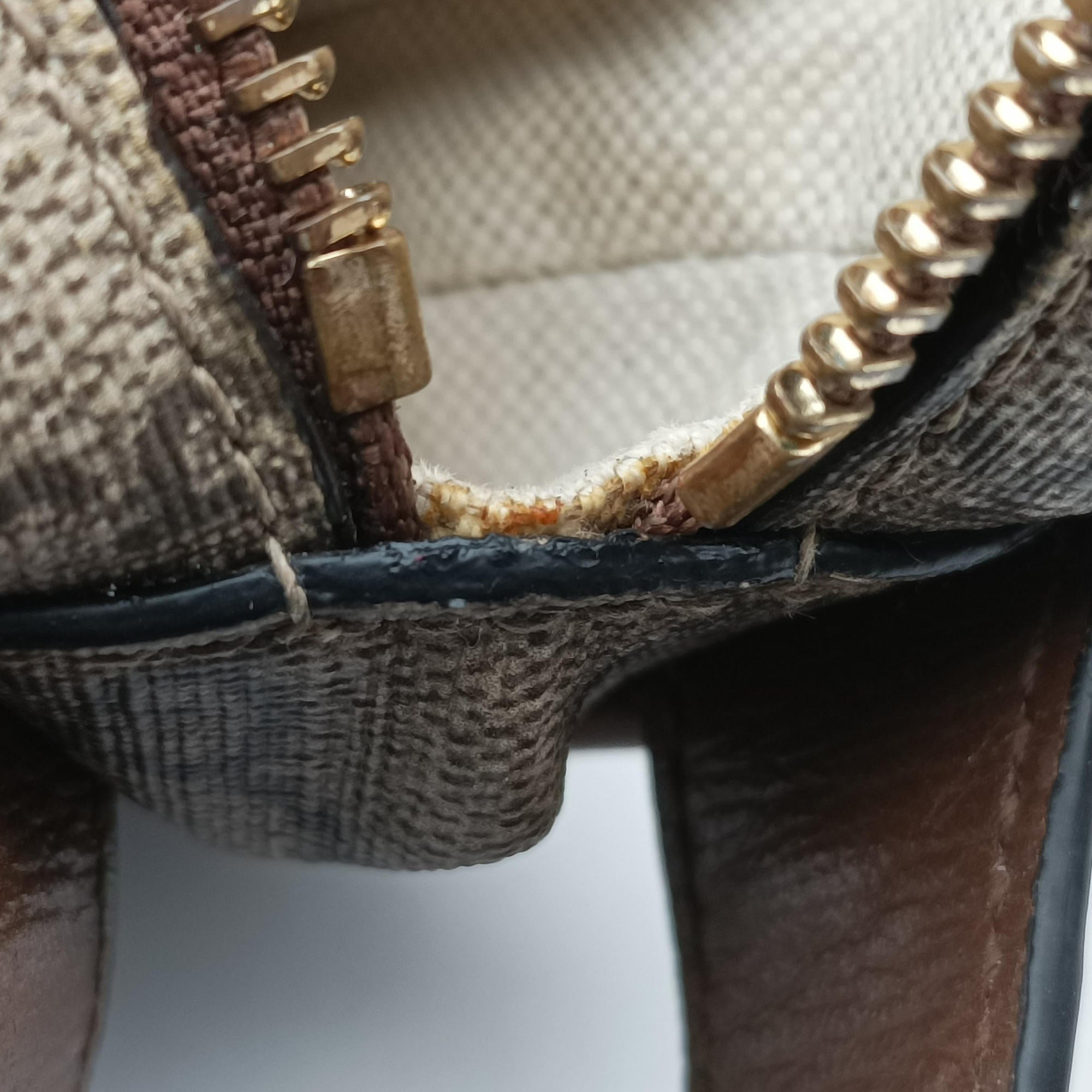 Pre-owned Gucci Fake/Not GG Supreme Brown PVC coated canvas 636243 clutchbag | stylenewstar