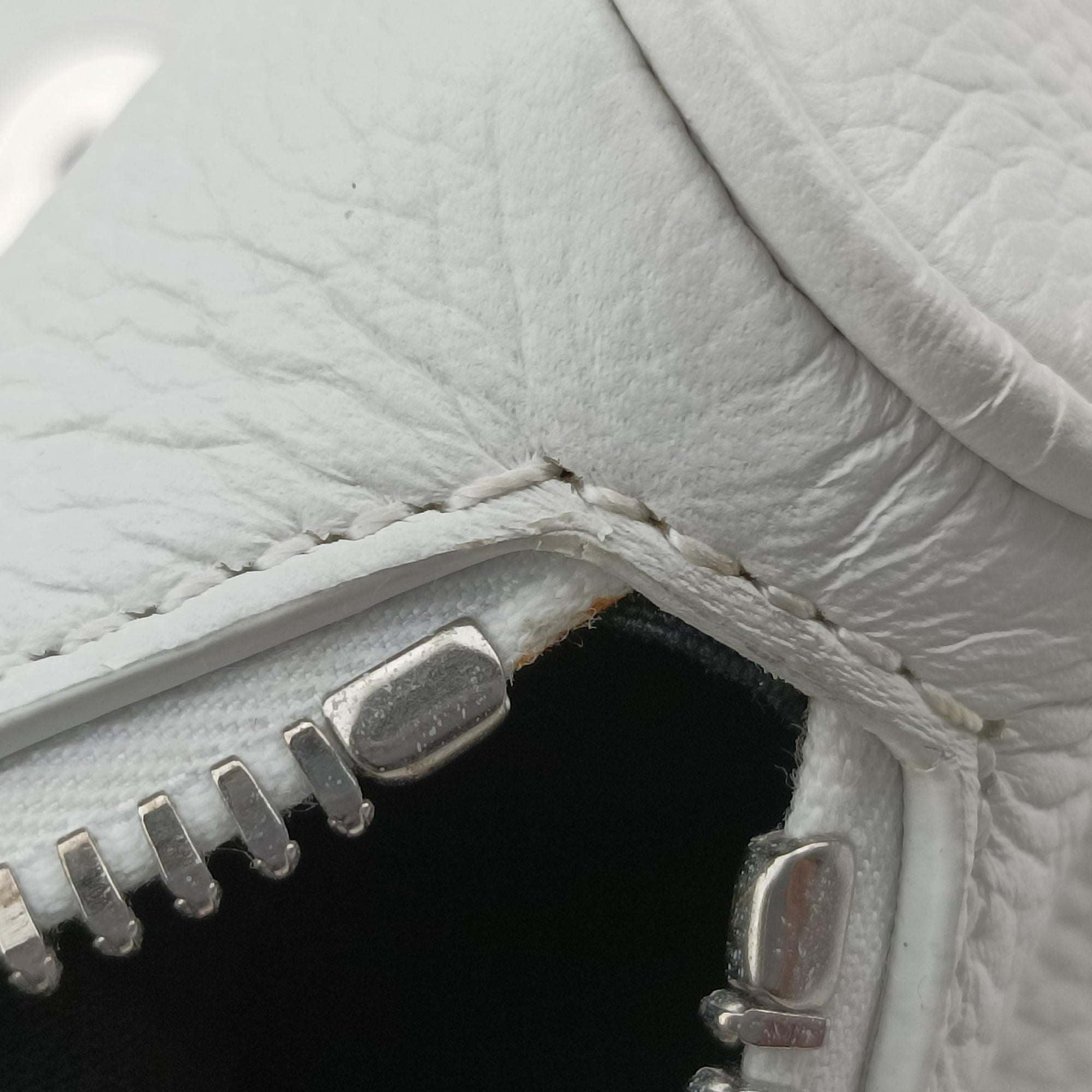 Pre-owned Christian Dior Saddle White leather  shoulderbag | stylenewstar