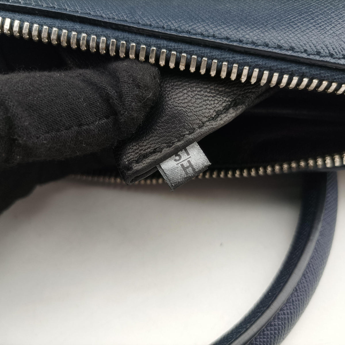 Pre-owned Prada Business Briefcase Navy SAFFIANO Leather 2VE011 shoulderbag | stylenewstar