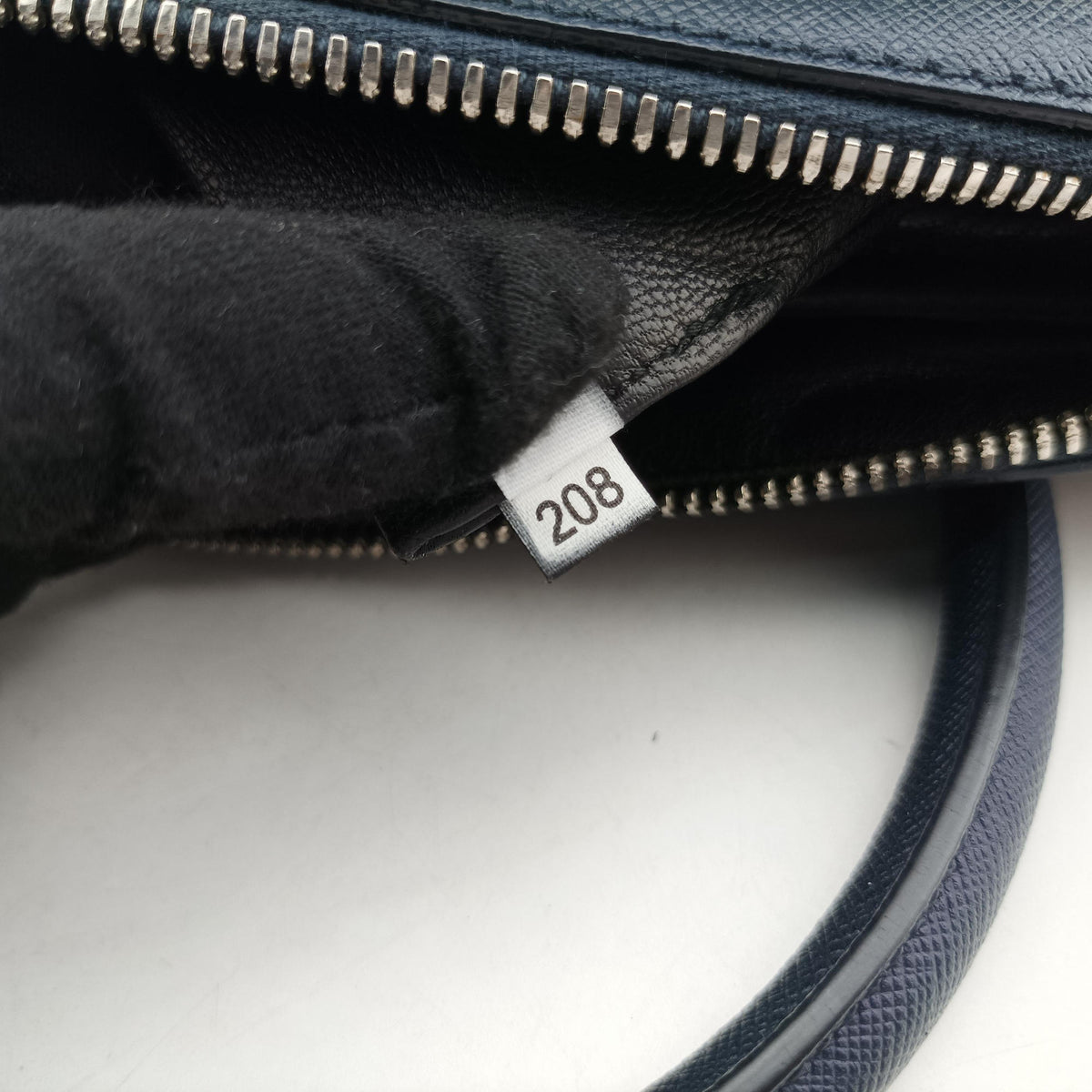 Pre-owned Prada Business Briefcase Navy SAFFIANO Leather 2VE011 shoulderbag | stylenewstar