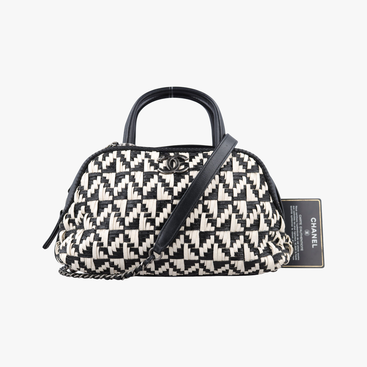 Pre-owned Chanel CC Woven Bowling White x Black Leather A93123 handbag | stylenewstar