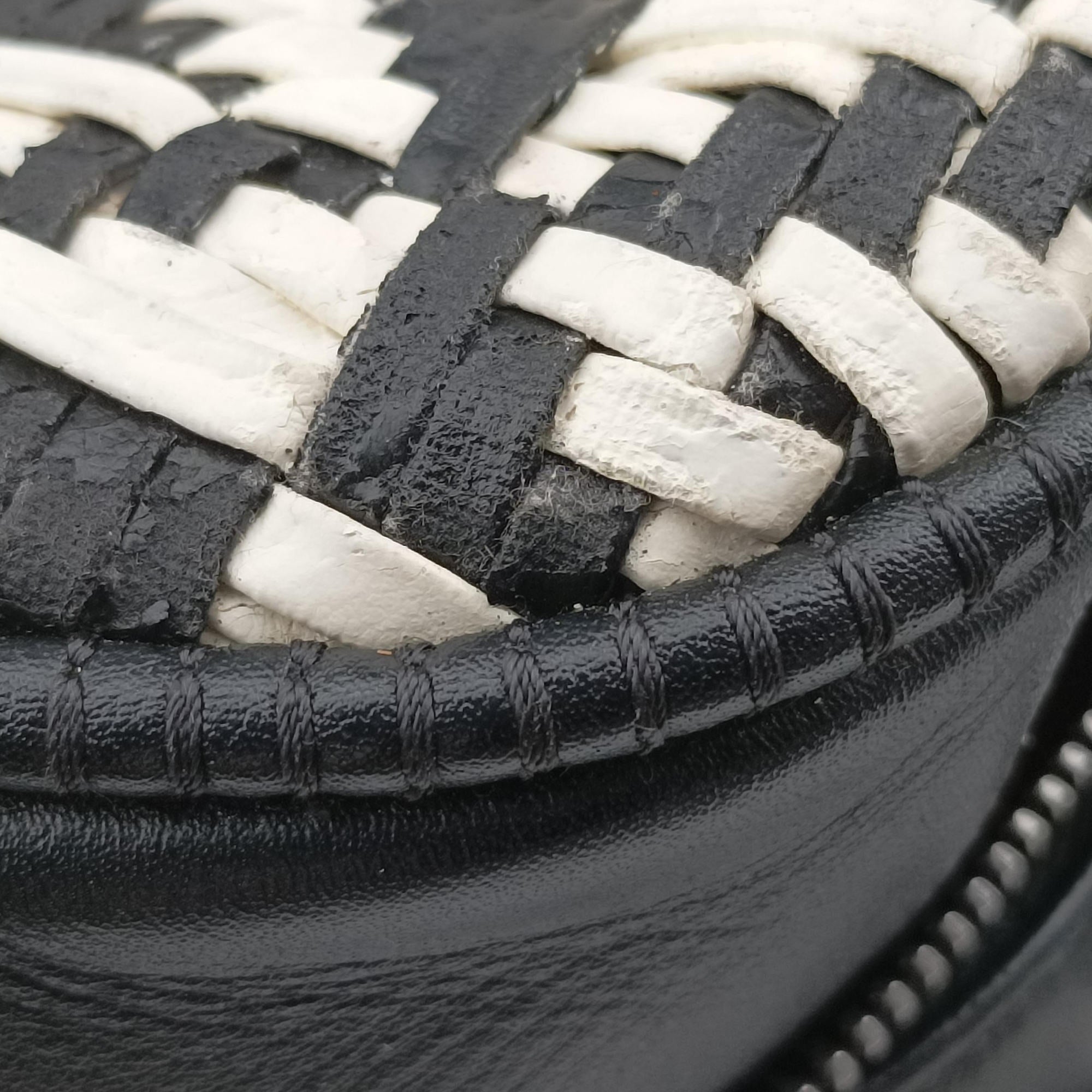 Pre-owned Chanel CC Woven Bowling White x Black Leather A93123 handbag | stylenewstar