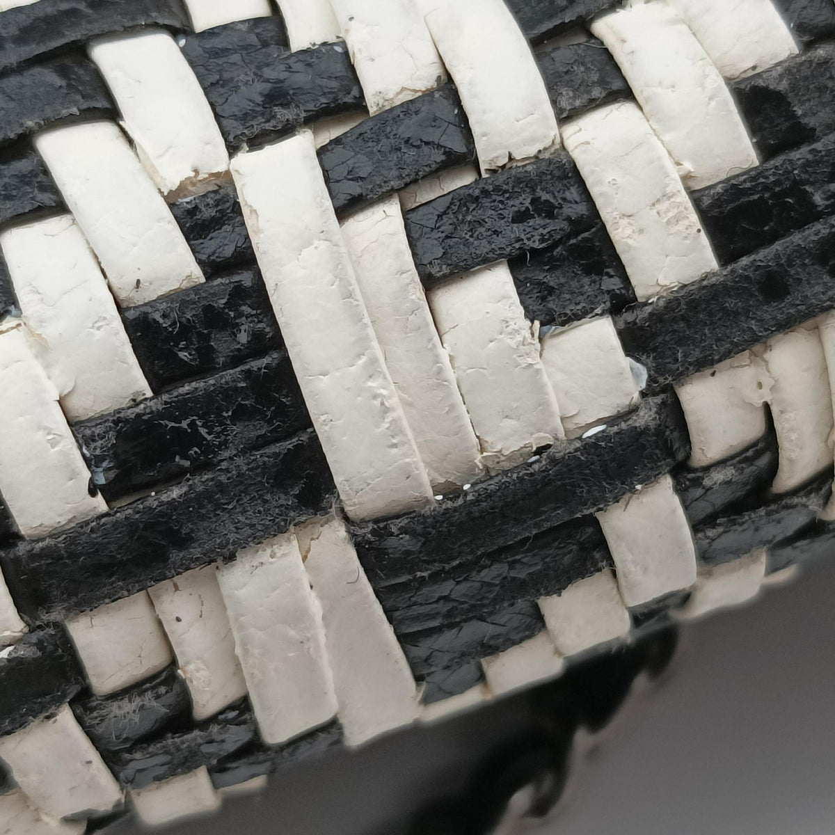 Pre-owned Chanel CC Woven Bowling White x Black Leather A93123 handbag | stylenewstar