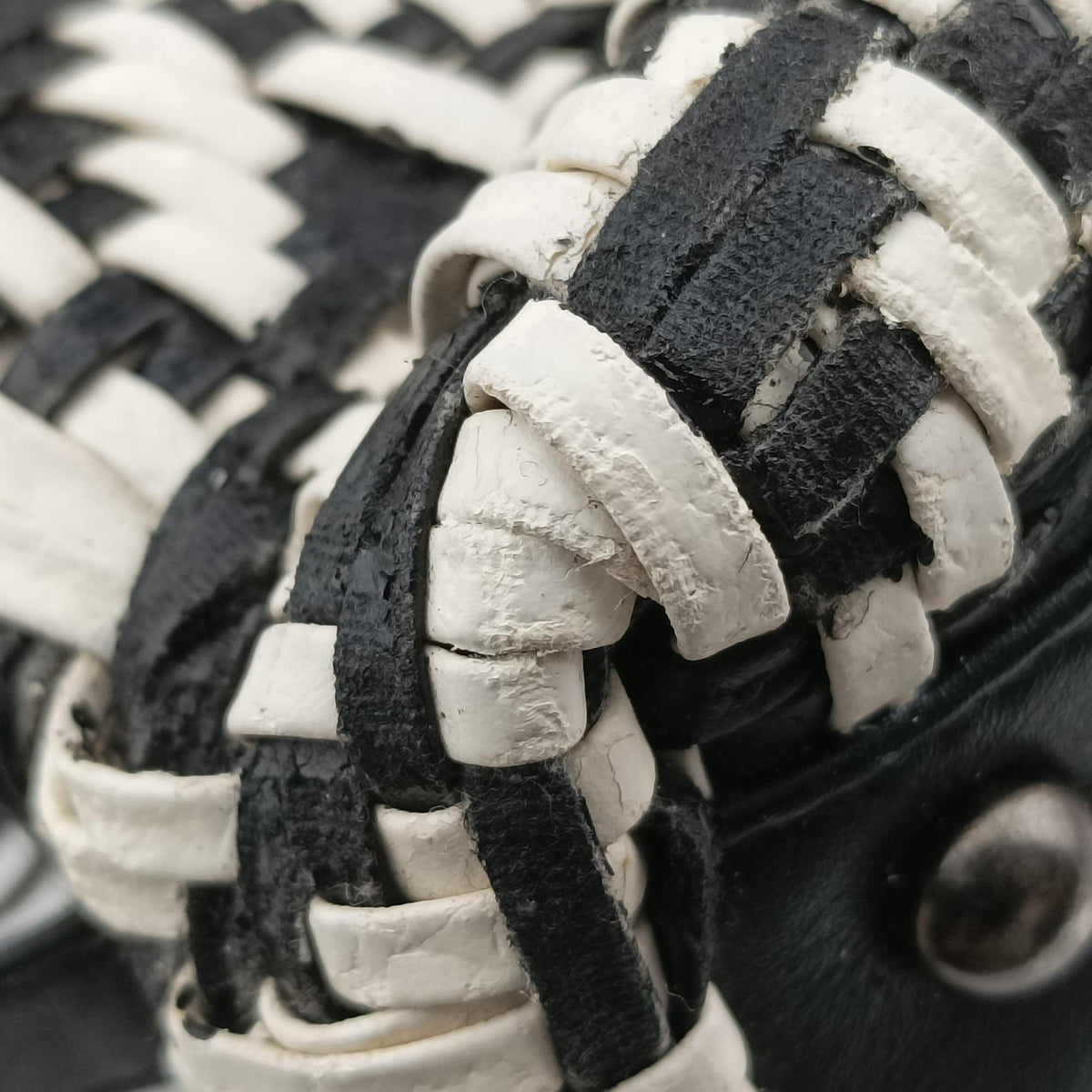 Pre-owned Chanel CC Woven Bowling White x Black Leather A93123 handbag | stylenewstar