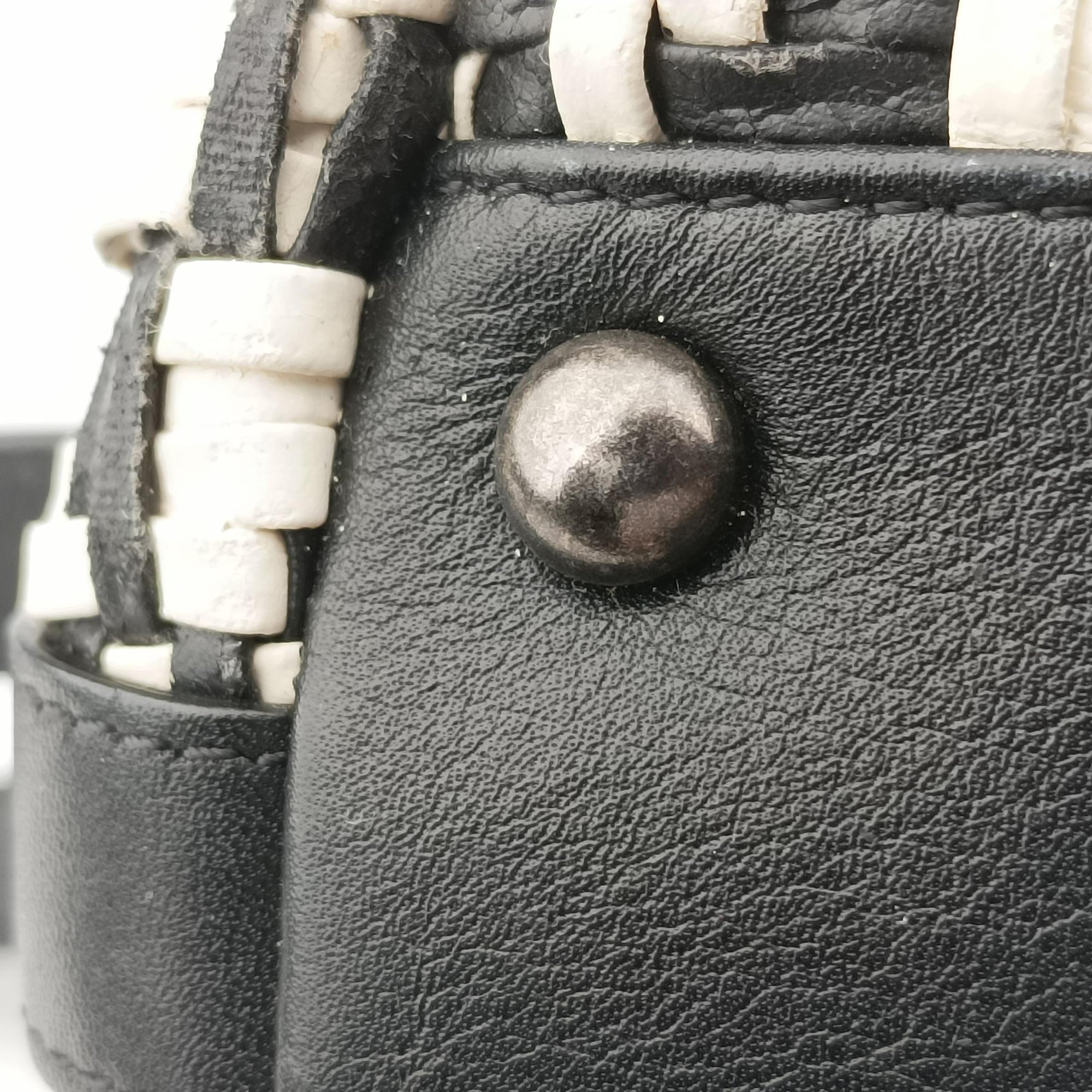 Pre-owned Chanel CC Woven Bowling White x Black Leather A93123 handbag | stylenewstar