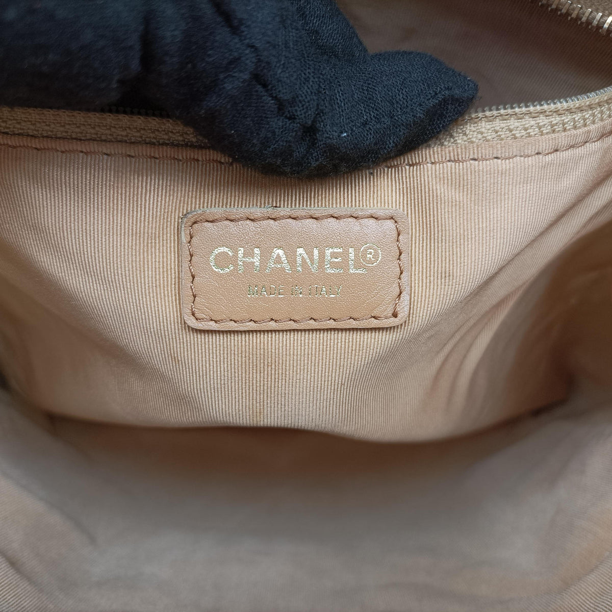 Pre-owned Chanel Choco Bar Golden lambskin A17443 handbag | stylenewstar
