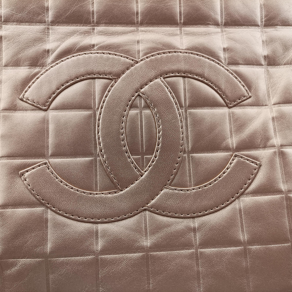 Pre-owned Chanel Choco Bar Golden lambskin A17443 handbag | stylenewstar