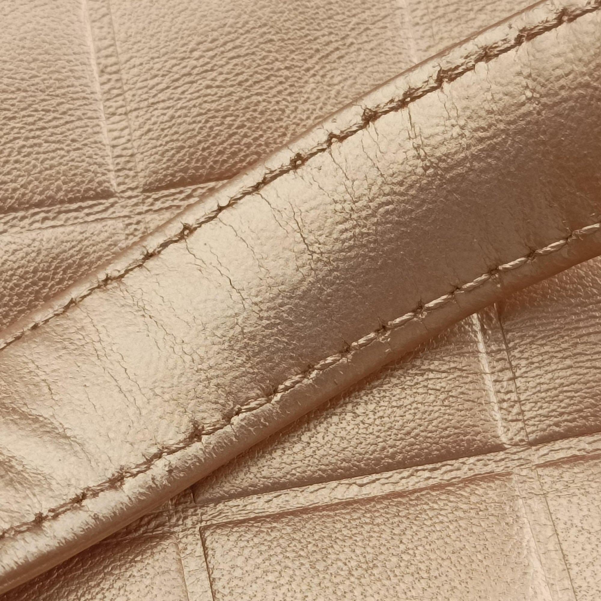 Pre-owned Chanel Choco Bar Golden lambskin A17443 handbag | stylenewstar