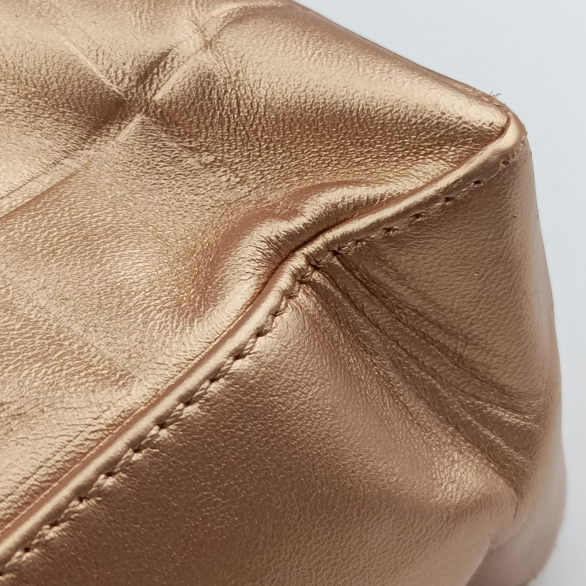 Pre-owned Chanel Choco Bar Golden lambskin A17443 handbag | stylenewstar