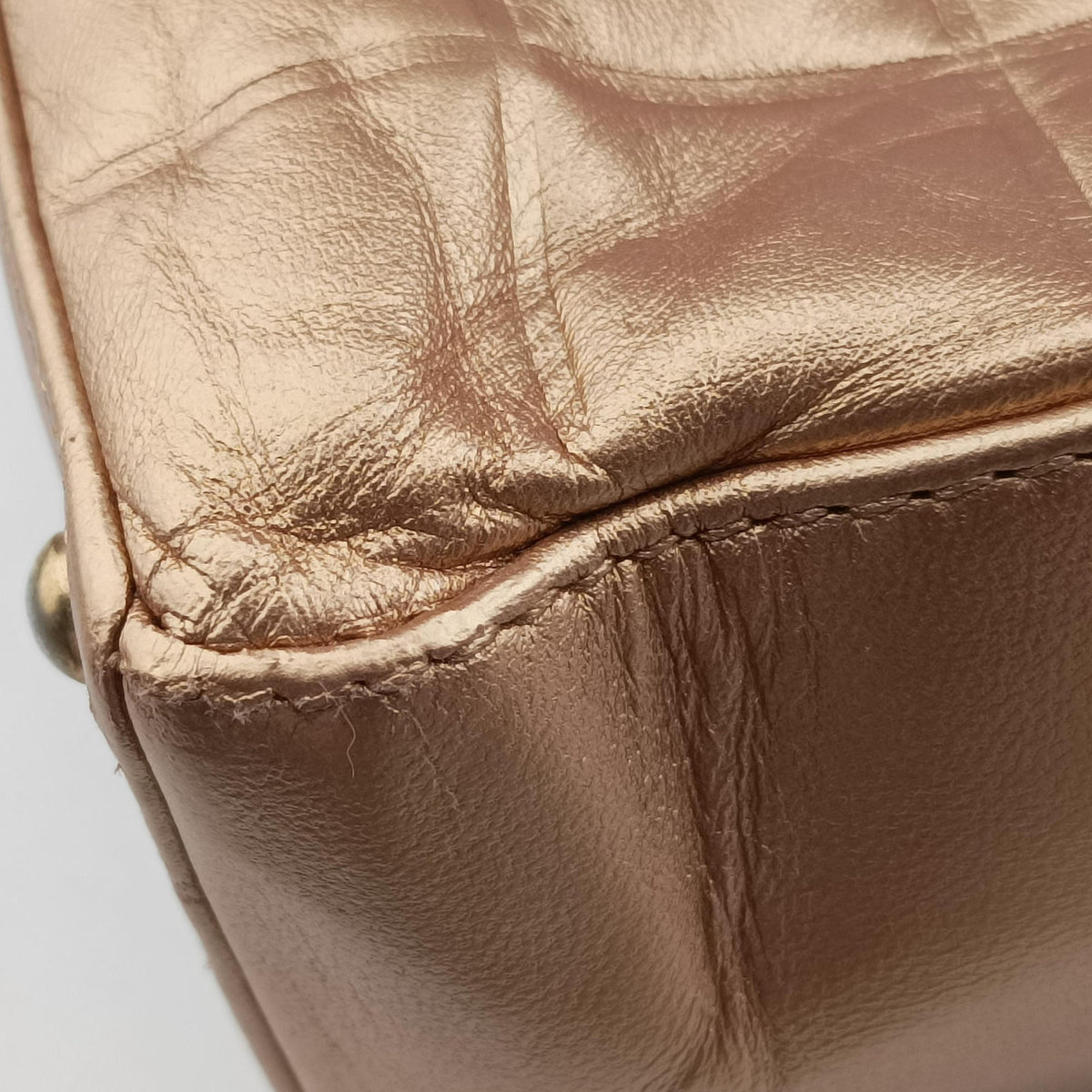 Pre-owned Chanel Choco Bar Golden lambskin A17443 handbag | stylenewstar