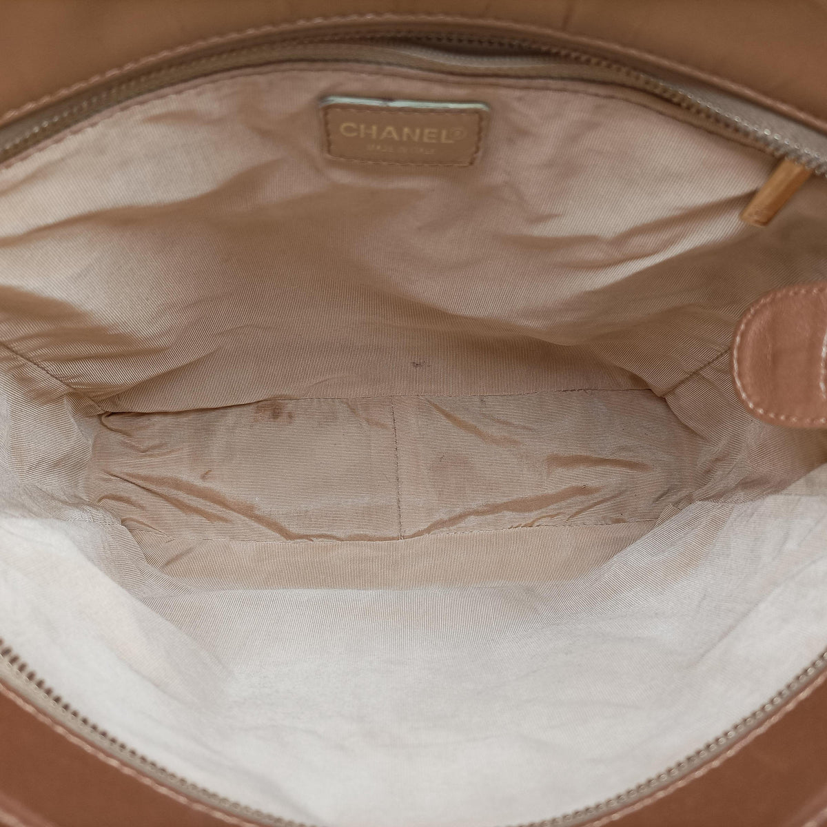 Pre-owned Chanel Choco Bar Golden lambskin A17443 handbag | stylenewstar