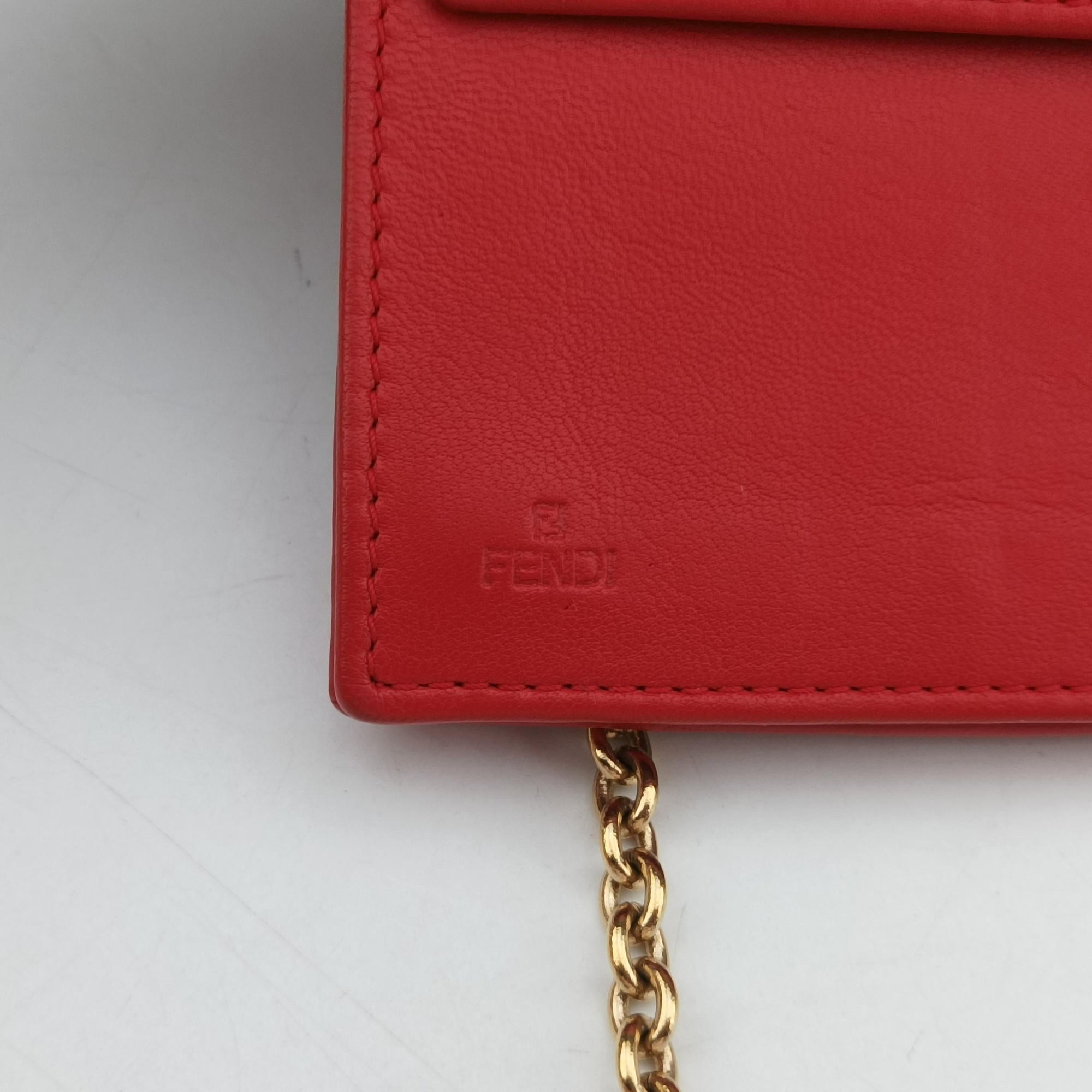 Pre-owned Fendi Embossed Logo Red lambskin 8M0219 shoulderbag | stylenewstar