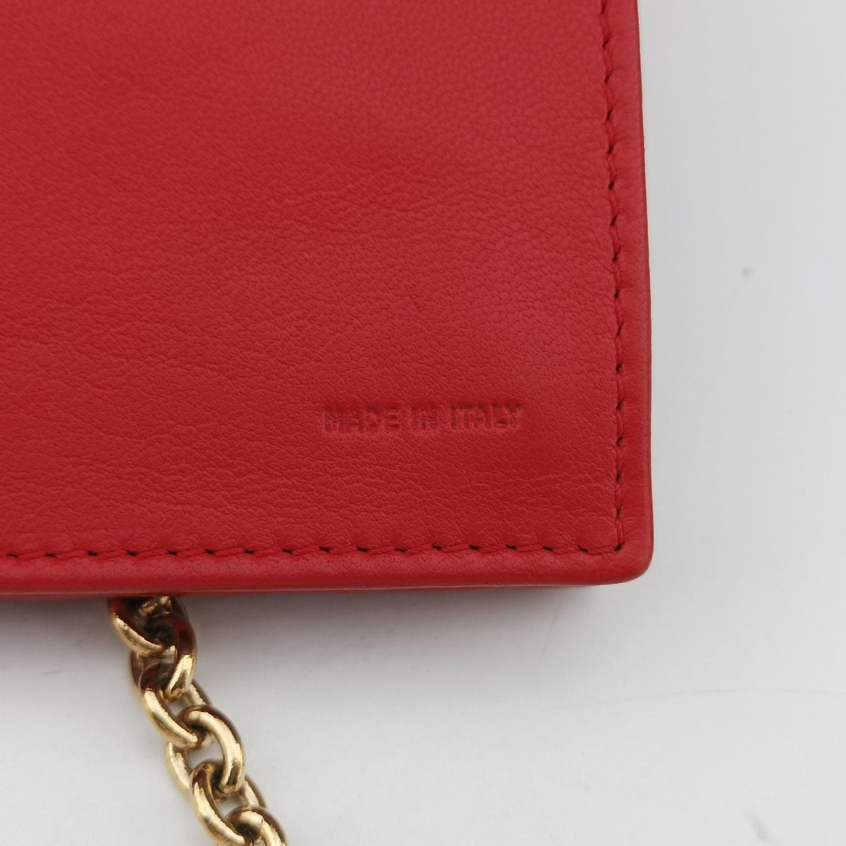 Pre-owned Fendi Embossed Logo Red lambskin 8M0219 shoulderbag | stylenewstar