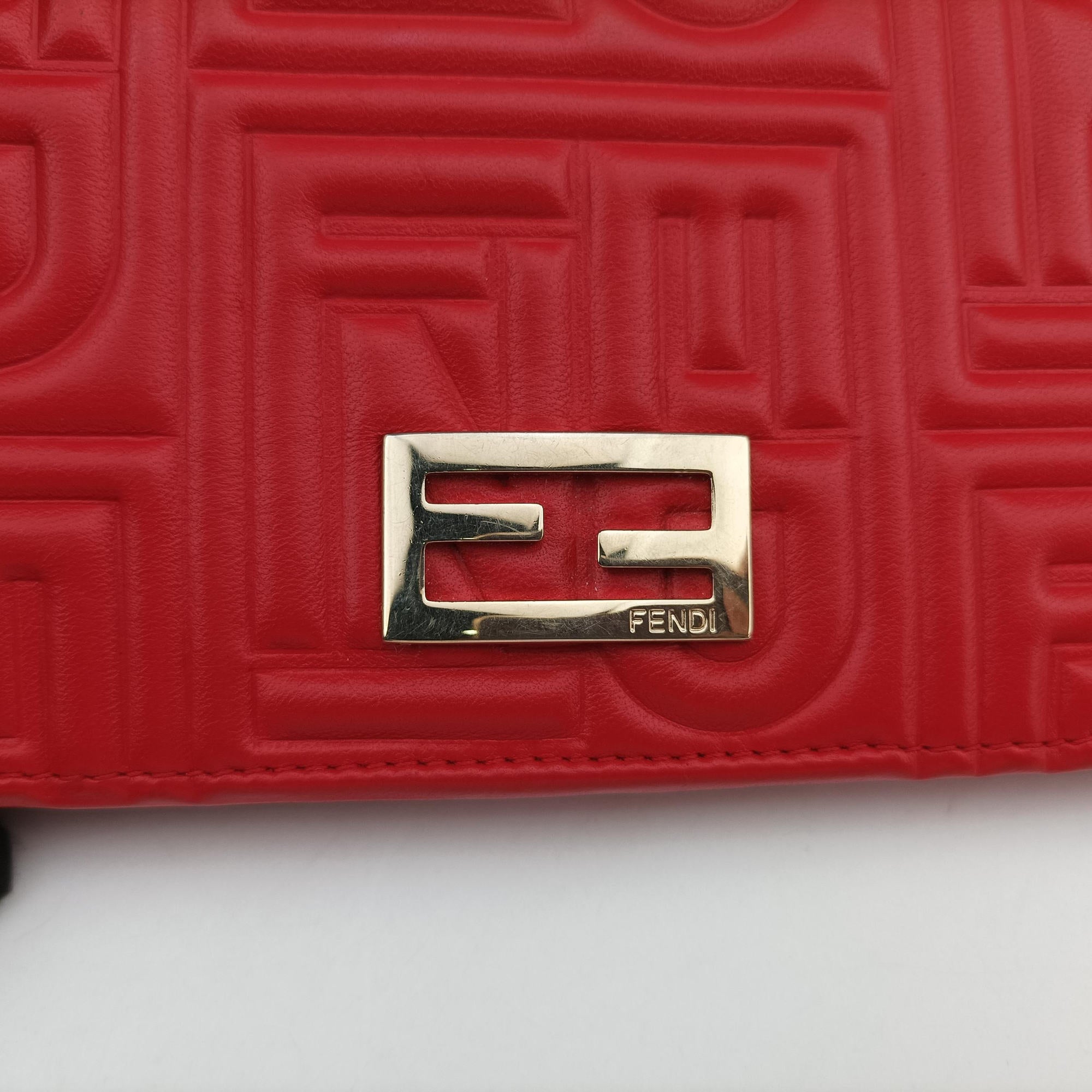 Pre-owned Fendi Embossed Logo Red lambskin 8M0219 shoulderbag | stylenewstar
