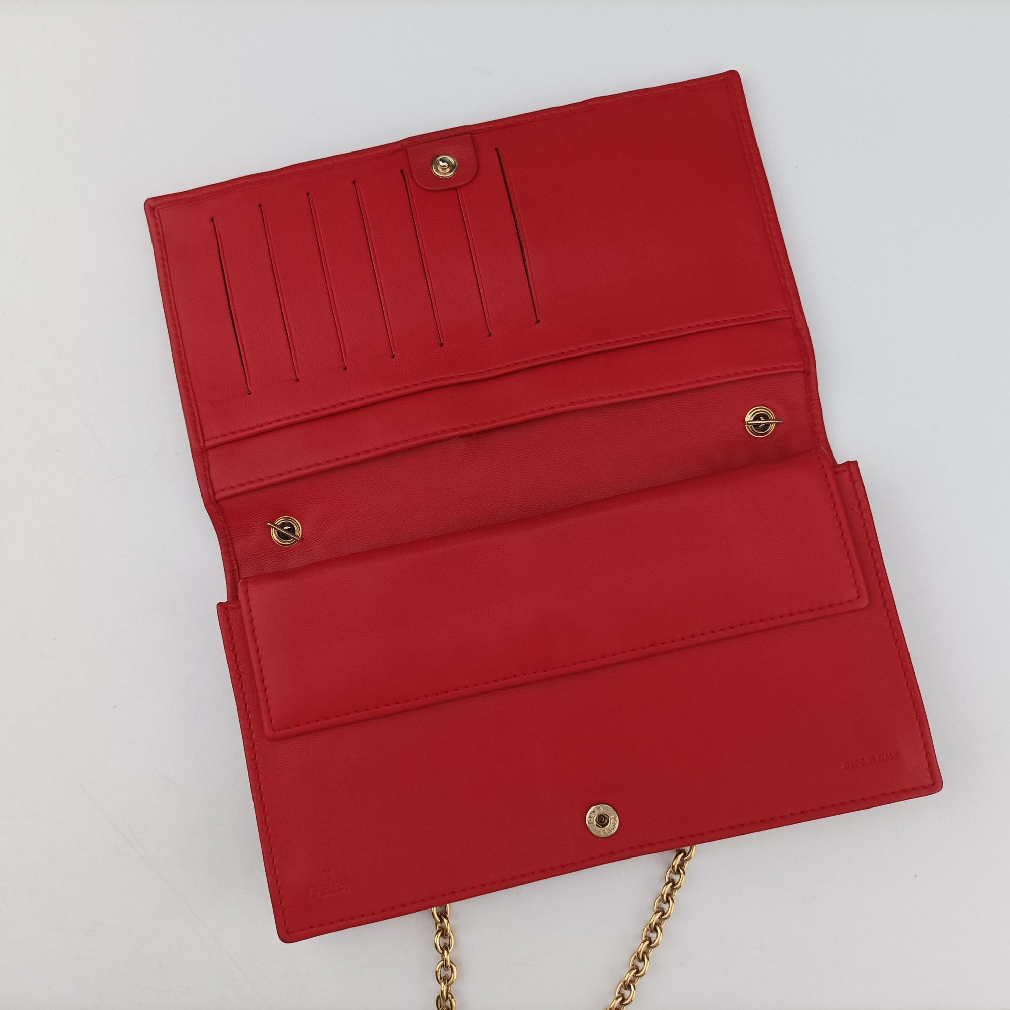 Pre-owned Fendi Embossed Logo Red lambskin 8M0219 shoulderbag | stylenewstar