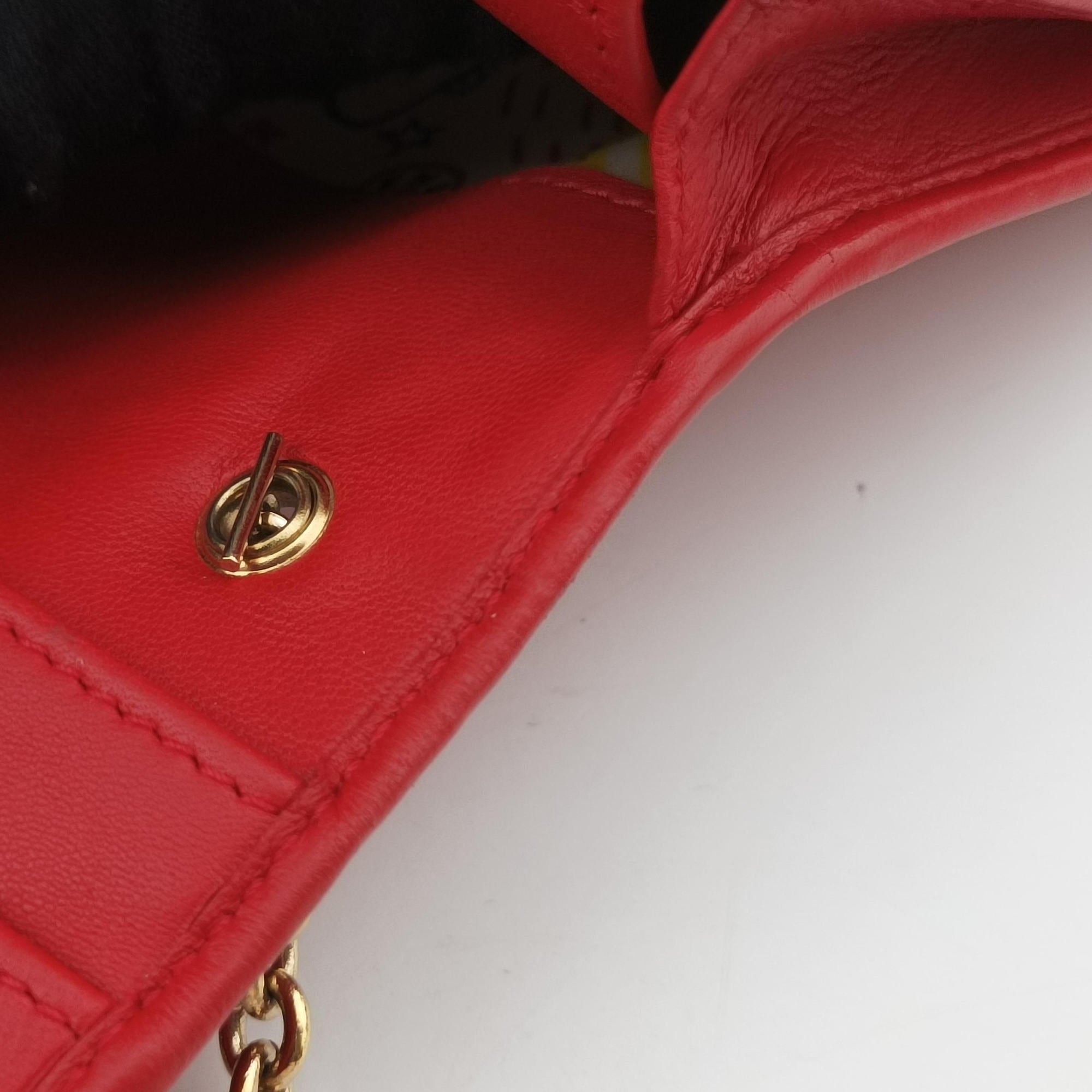 Pre-owned Fendi Embossed Logo Red lambskin 8M0219 shoulderbag | stylenewstar