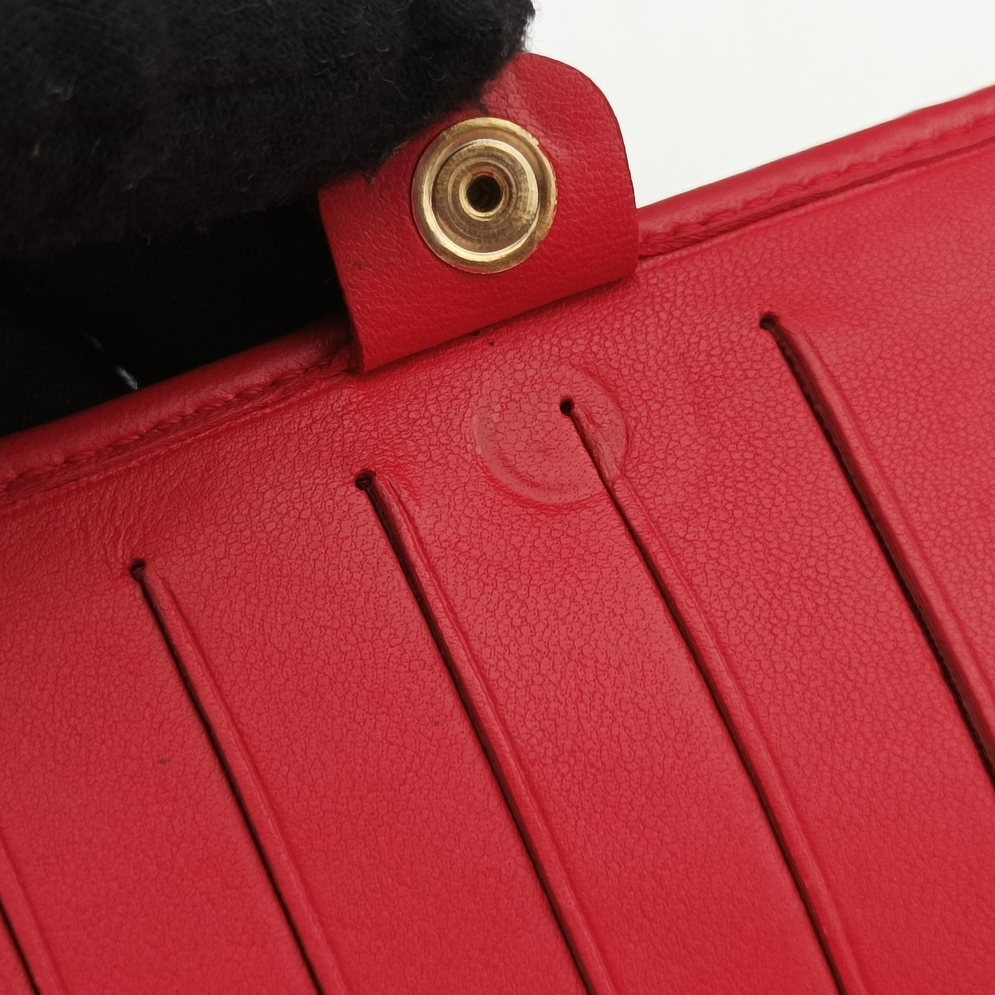 Pre-owned Fendi Embossed Logo Red lambskin 8M0219 shoulderbag | stylenewstar