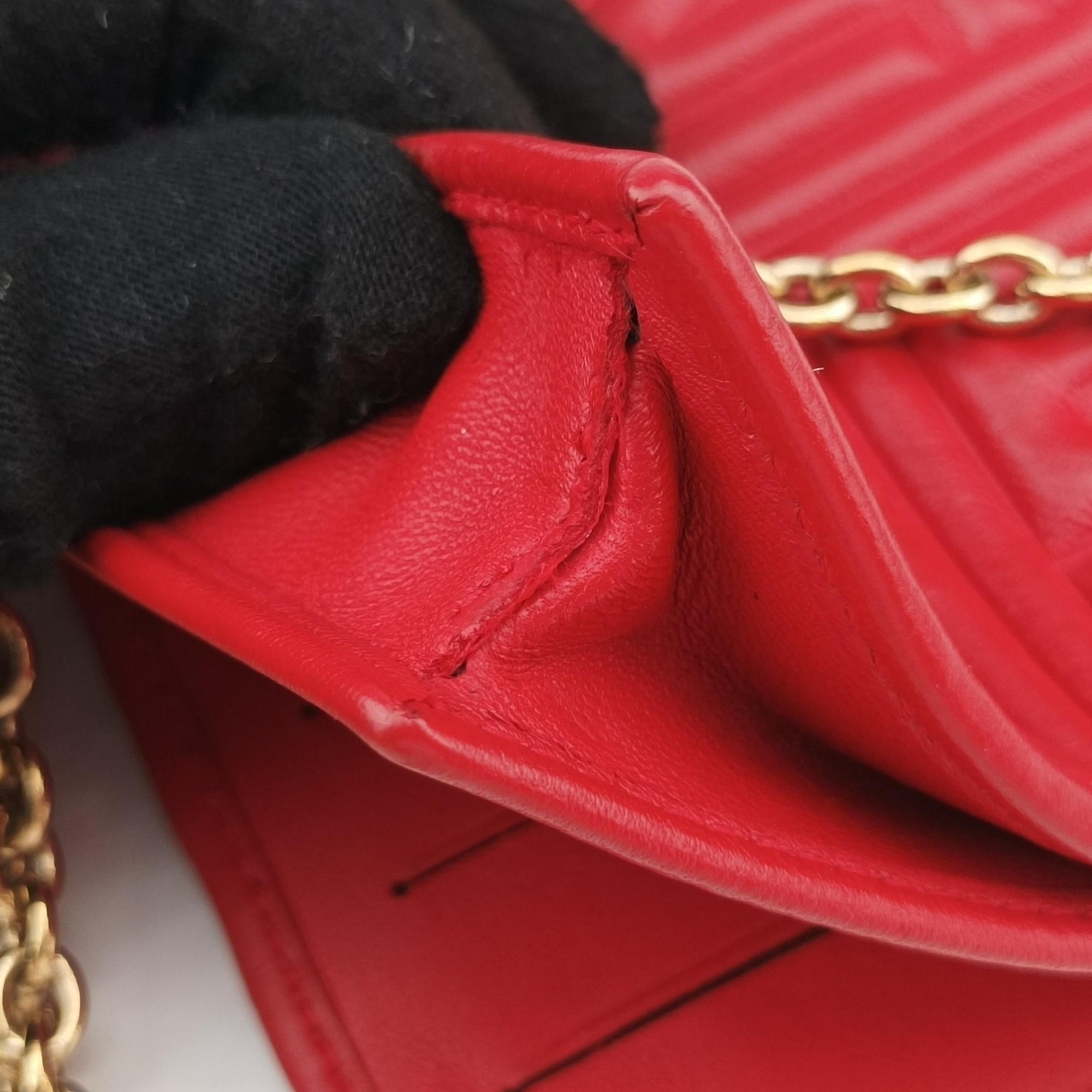 Pre-owned Fendi Embossed Logo Red lambskin 8M0219 shoulderbag | stylenewstar