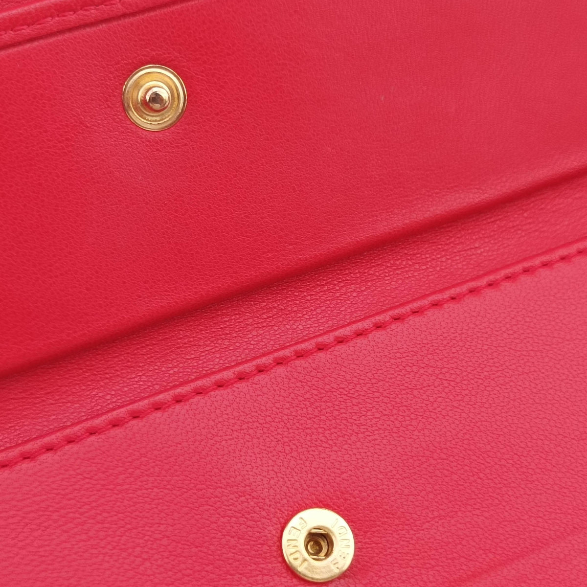 Pre-owned Fendi Embossed Logo Red lambskin 8M0219 shoulderbag | stylenewstar