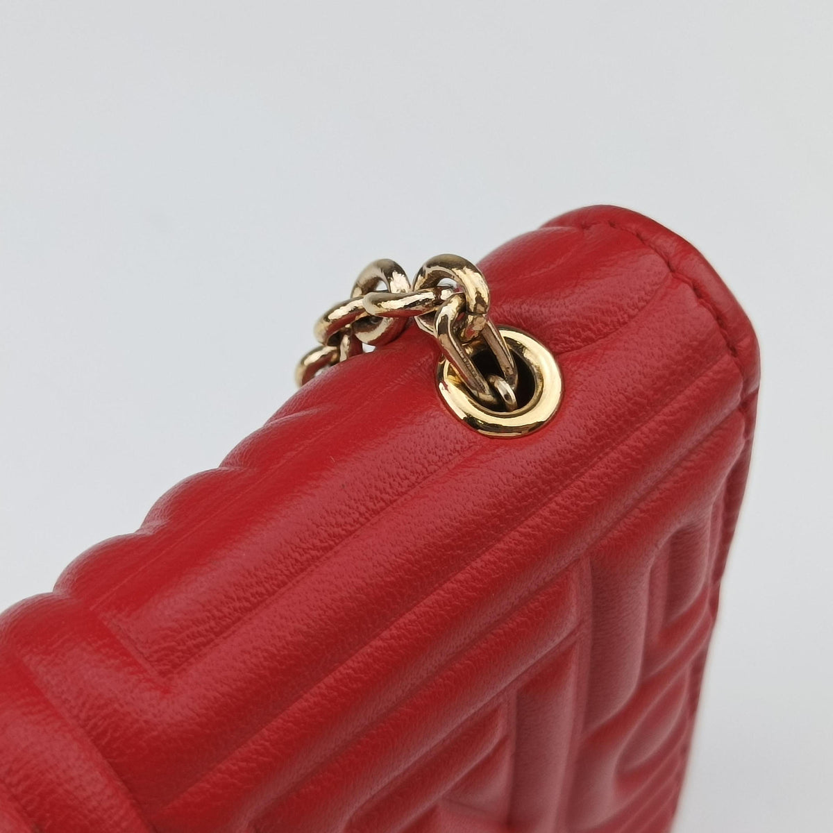 Pre-owned Fendi Embossed Logo Red lambskin 8M0219 shoulderbag | stylenewstar