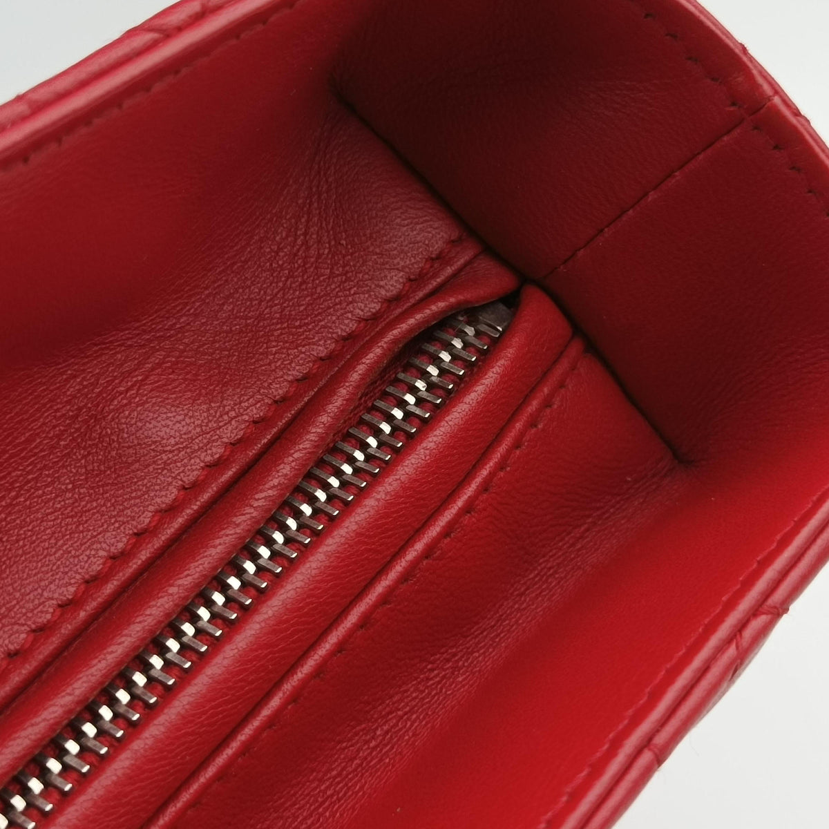 Pre-owned Christian Dior Lady Dior Red lambskin  handbag | stylenewstar