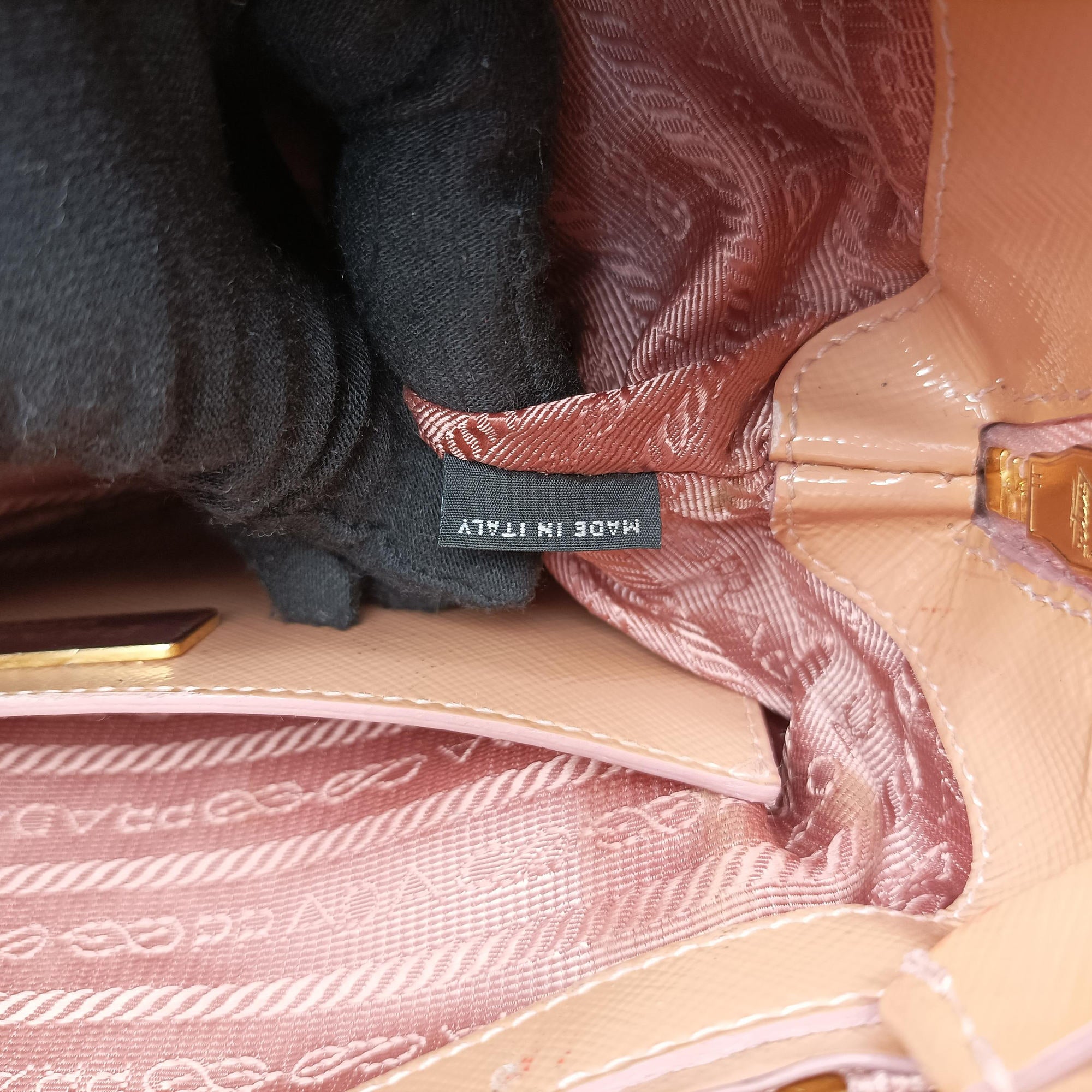 Vintage Prada Promenade Beige SAFFIANO patent BN2567 handbag | stylenewstar