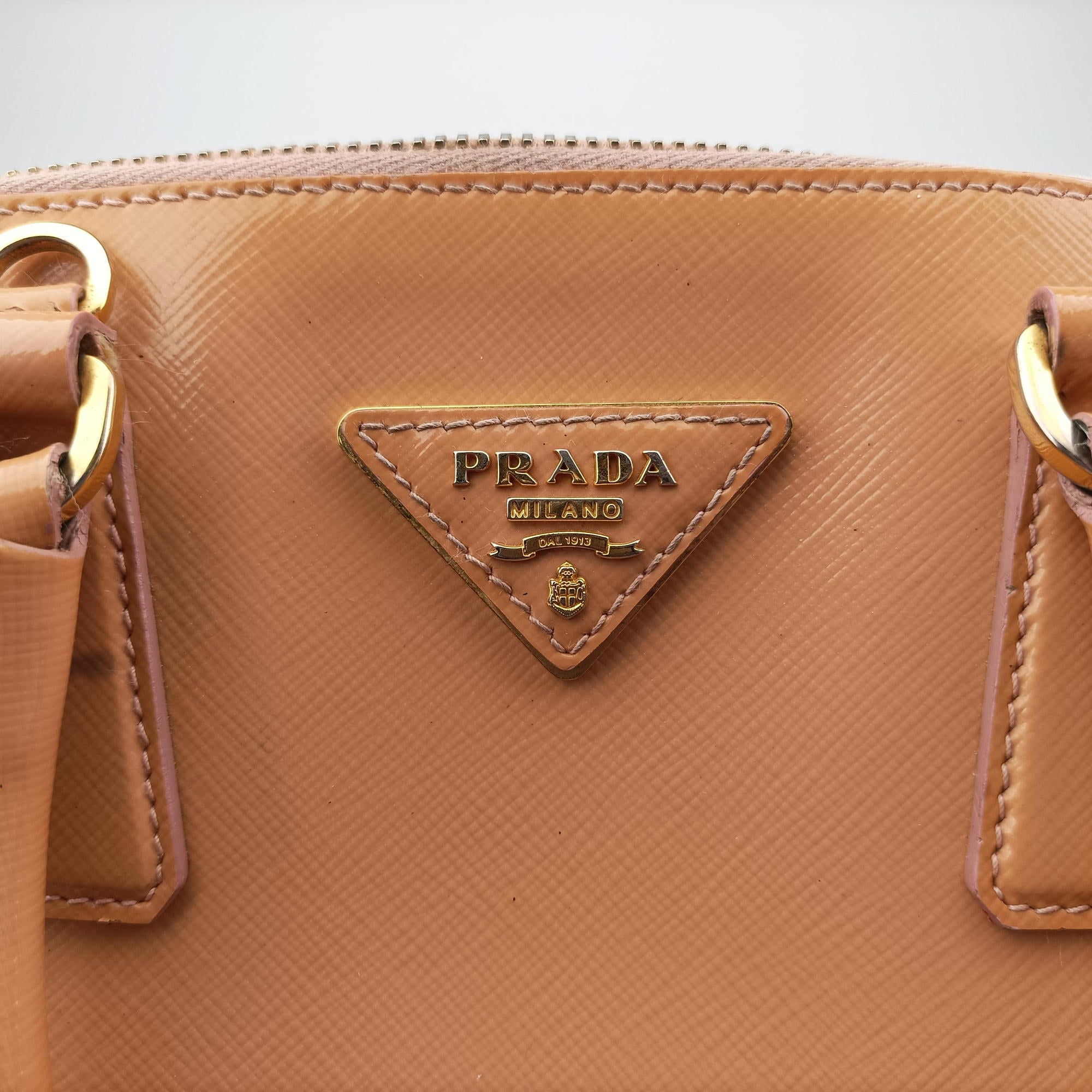 Vintage Prada Promenade Beige SAFFIANO patent BN2567 handbag | stylenewstar