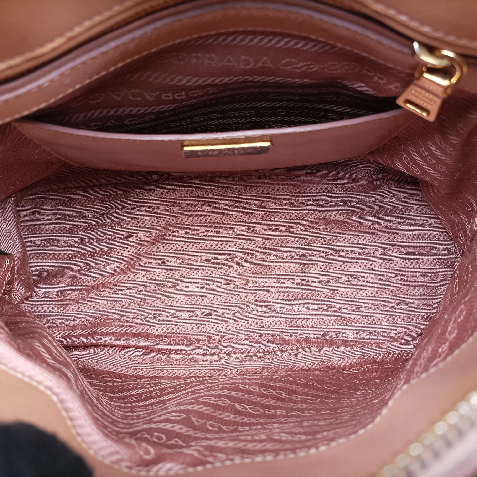 Vintage Prada Promenade Beige SAFFIANO patent BN2567 handbag | stylenewstar