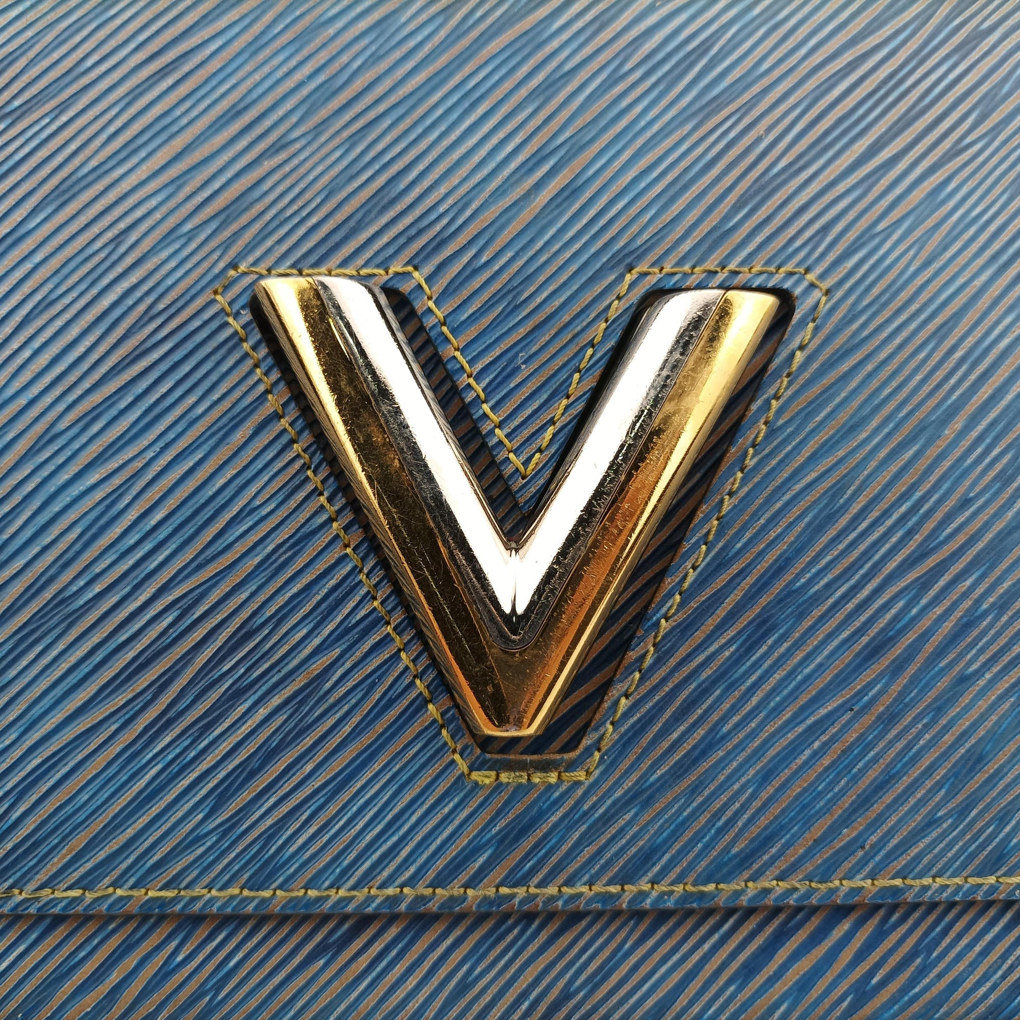 Secondhand Louis Vuitton Twist MM Denim blue Epi M50271 shoulderbag | stylenewstar