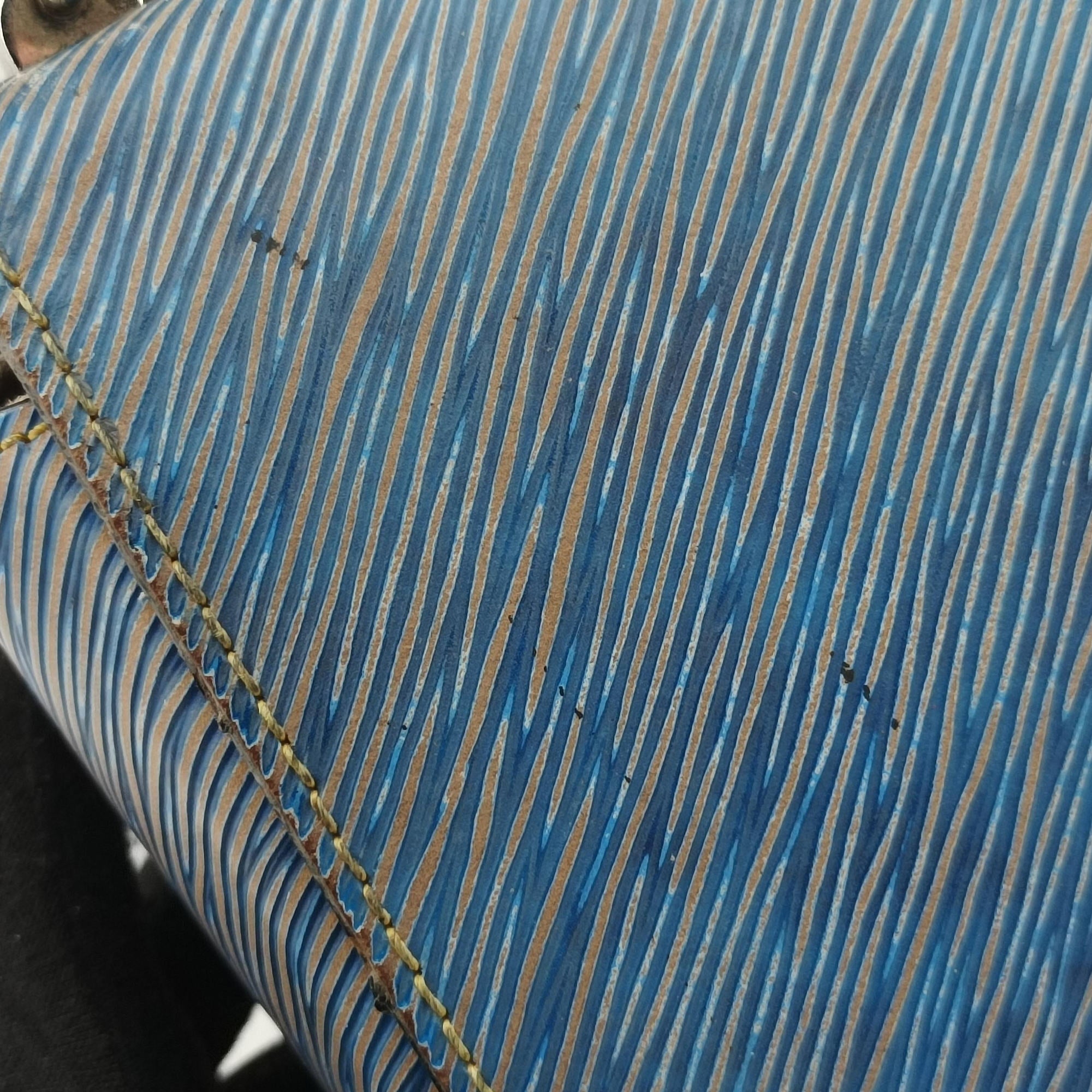Secondhand Louis Vuitton Twist MM Denim blue Epi M50271 shoulderbag | stylenewstar