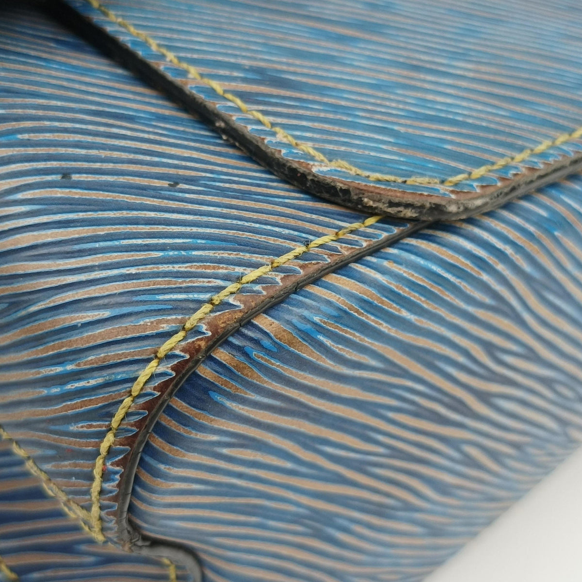 Secondhand Louis Vuitton Twist MM Denim blue Epi M50271 shoulderbag | stylenewstar