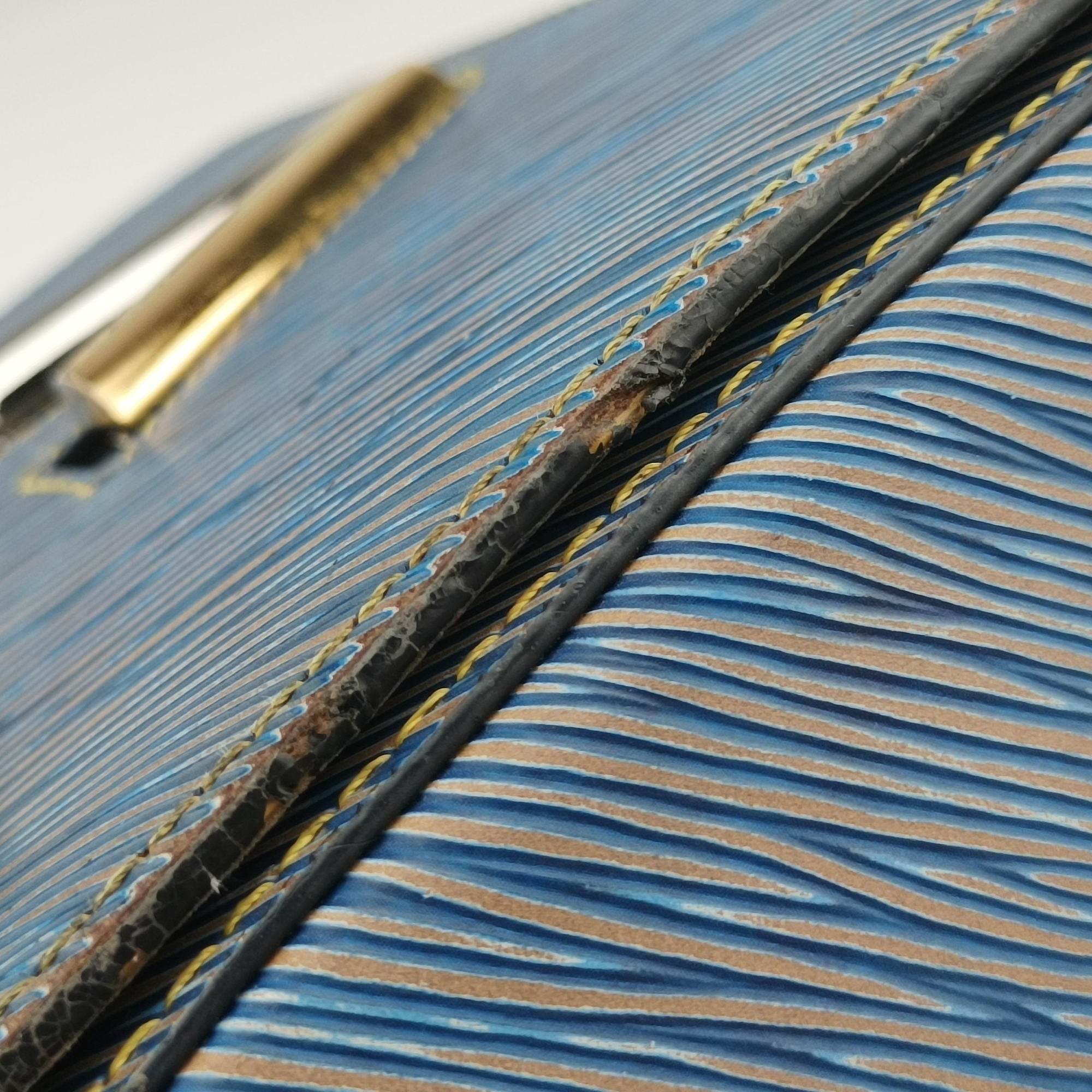 Secondhand Louis Vuitton Twist MM Denim blue Epi M50271 shoulderbag | stylenewstar