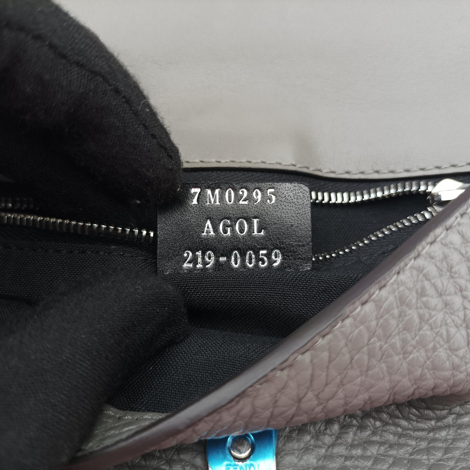 Pre-owned Fendi FF Logo Baguette slim Grey Leather 7M0295 shoulderbag | stylenewstar