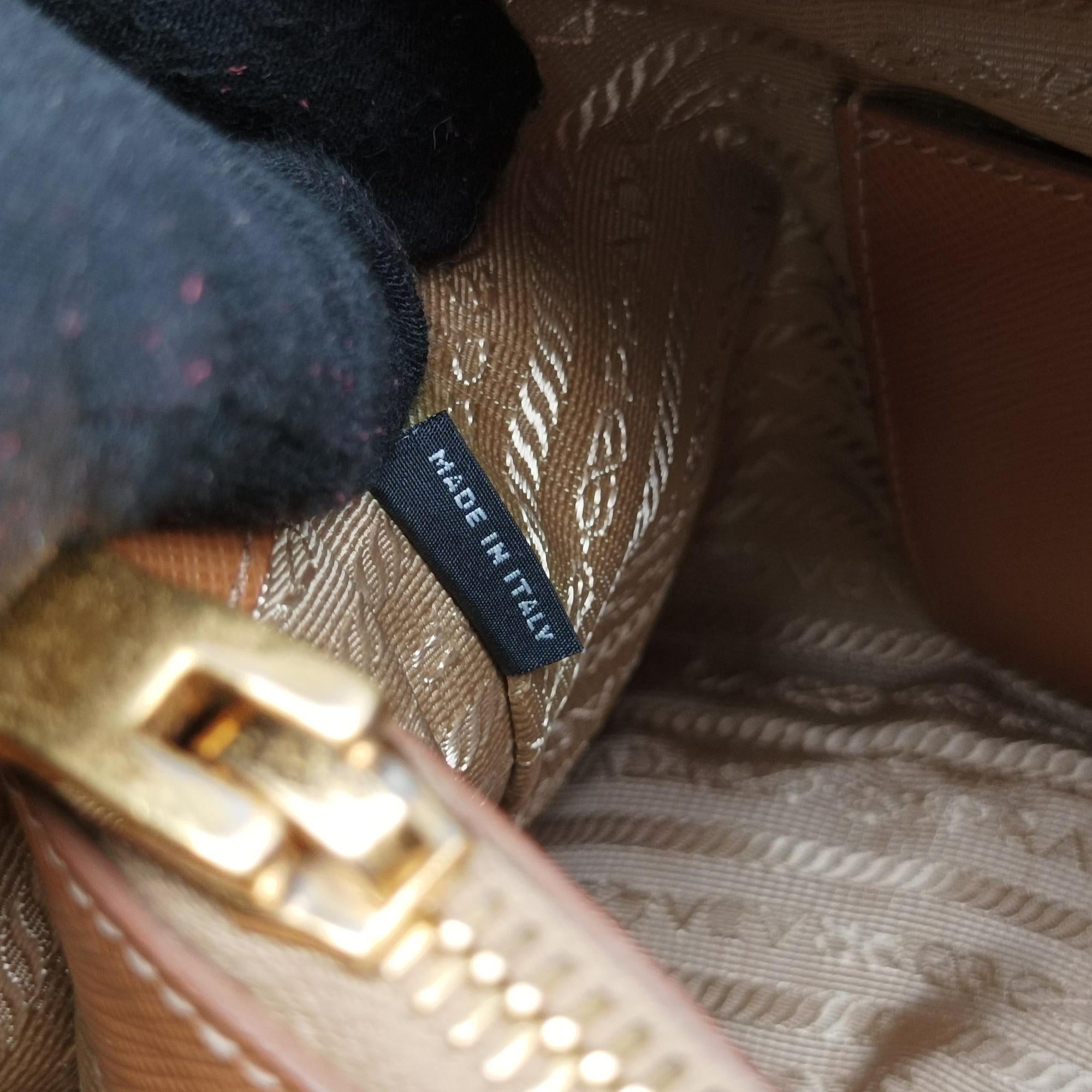Pre-owned Prada Promenade Brown SAFFIANO patent BN2567 handbag | stylenewstar