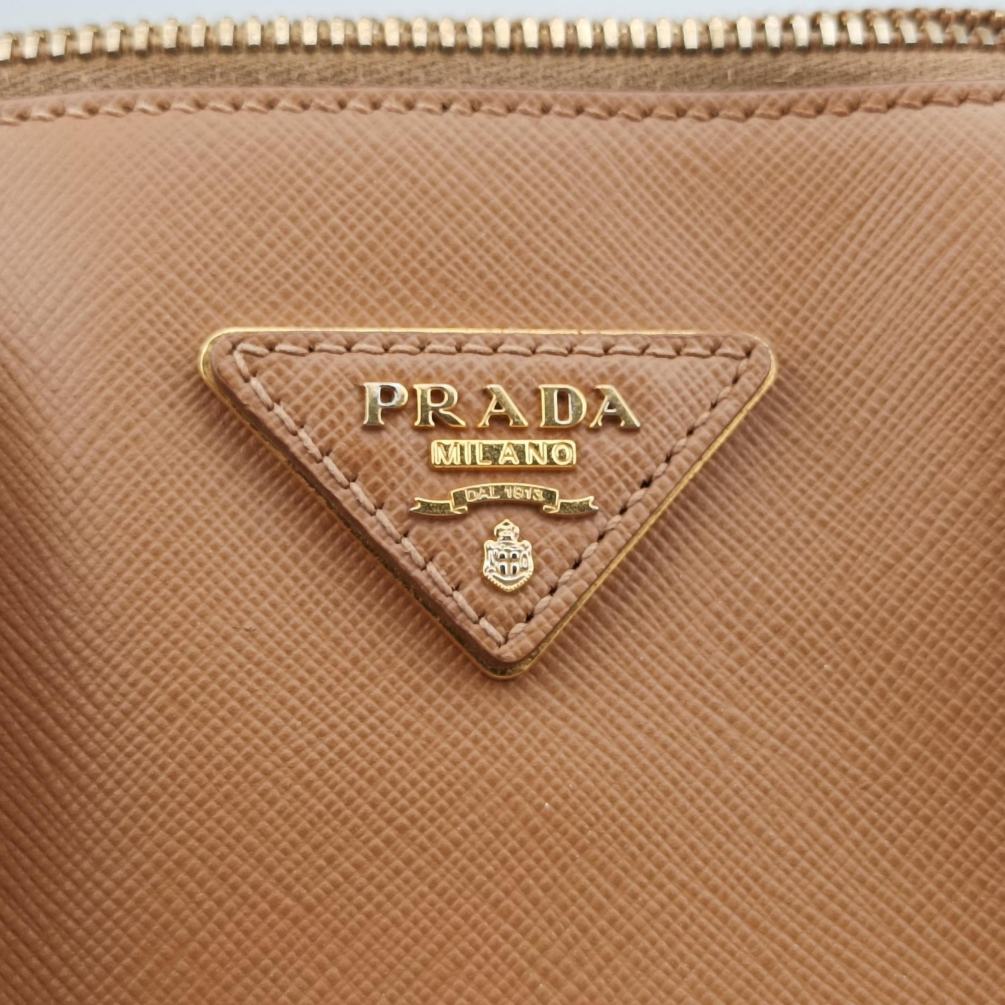 Pre-owned Prada Promenade Brown SAFFIANO patent BN2567 handbag | stylenewstar