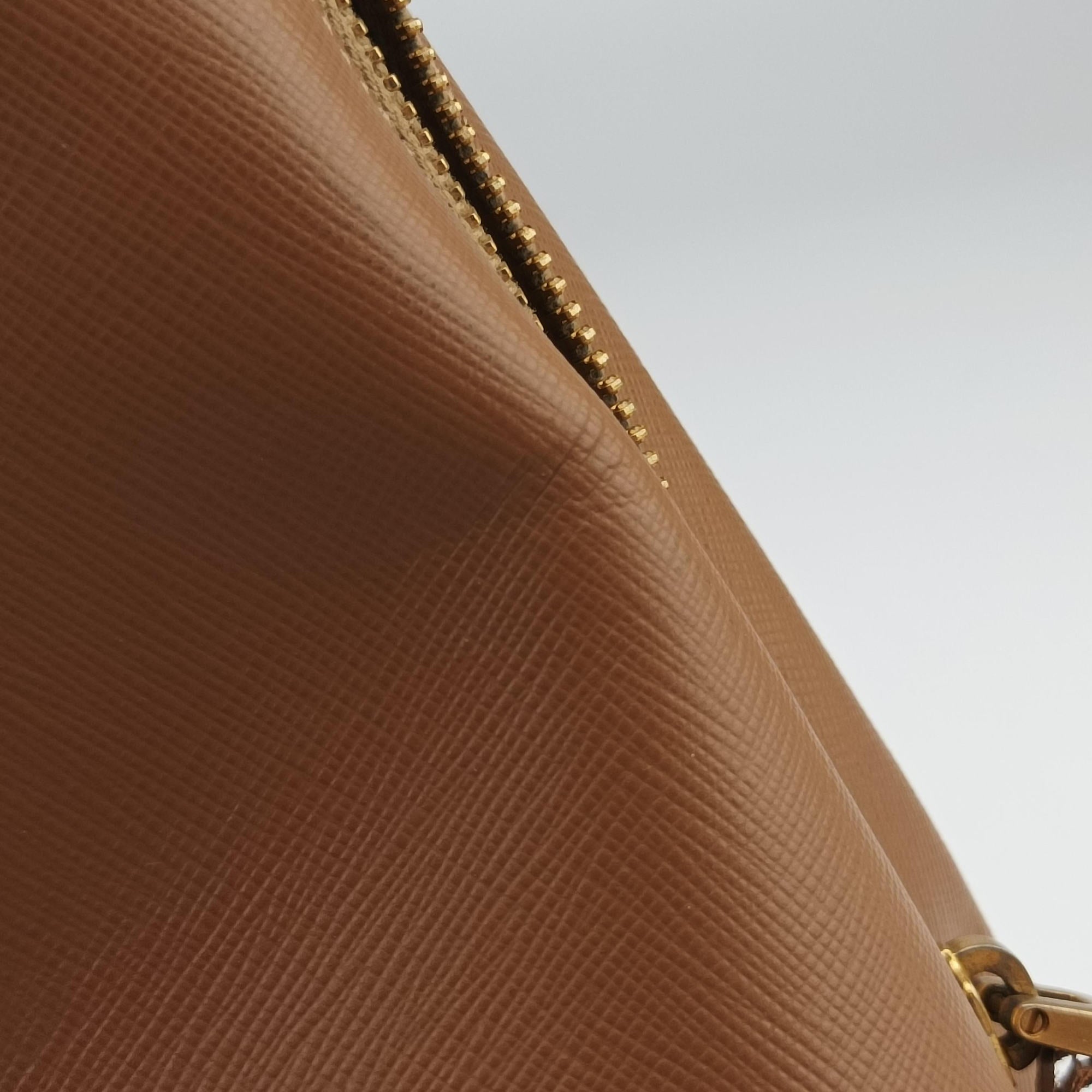 Pre-owned Prada Promenade Brown SAFFIANO patent BN2567 handbag | stylenewstar