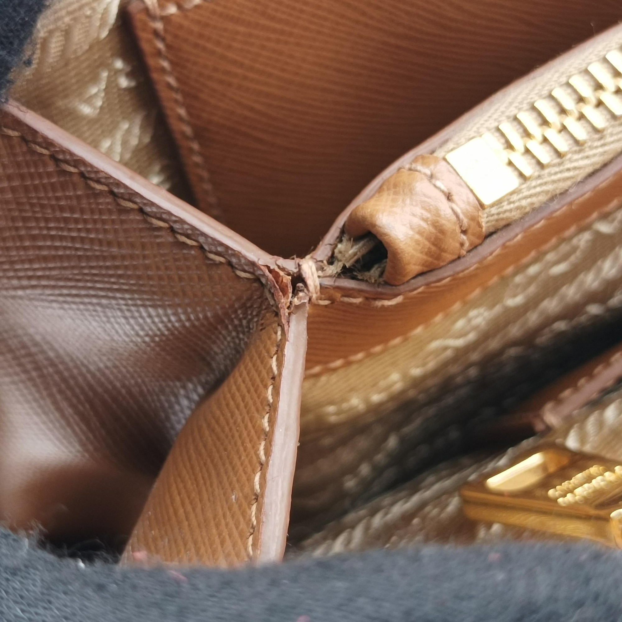 Pre-owned Prada Promenade Brown SAFFIANO patent BN2567 handbag | stylenewstar