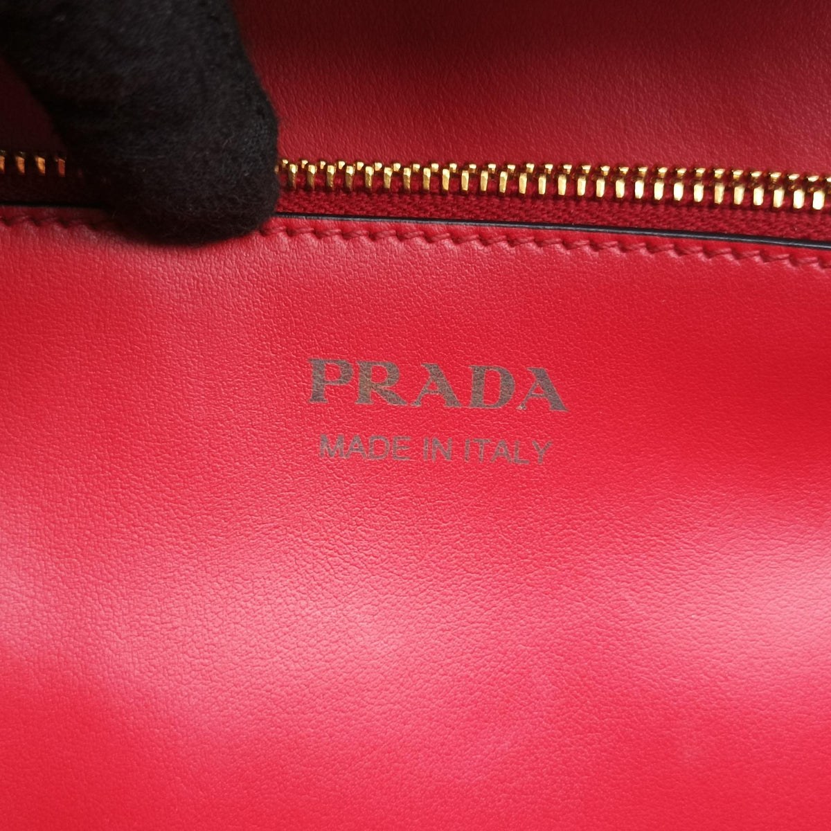 Pre-owned Prada Cahier Red×Black Leather 1BA070 handbag | stylenewstar
