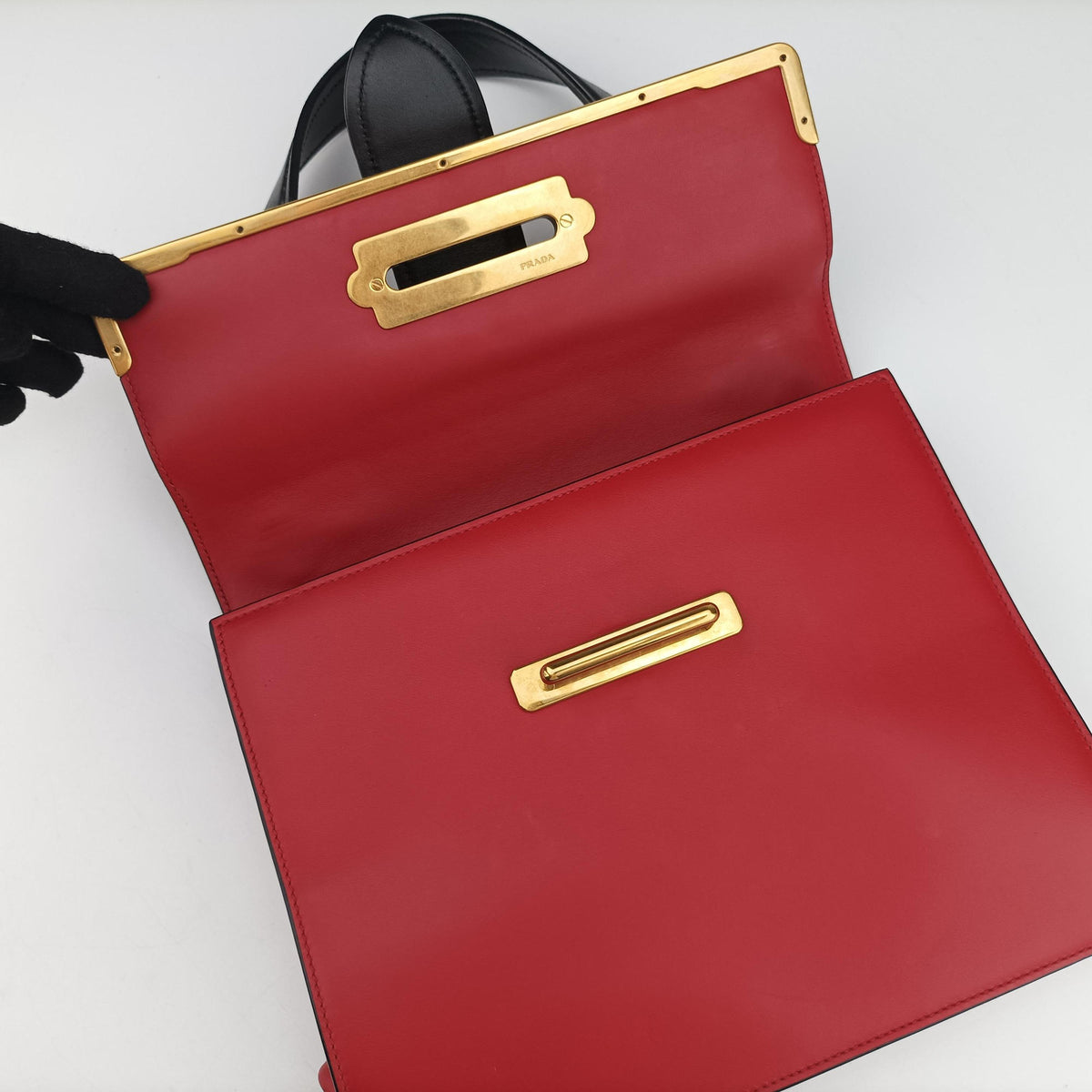 Pre-owned Prada Cahier Red×Black Leather 1BA070 handbag | stylenewstar