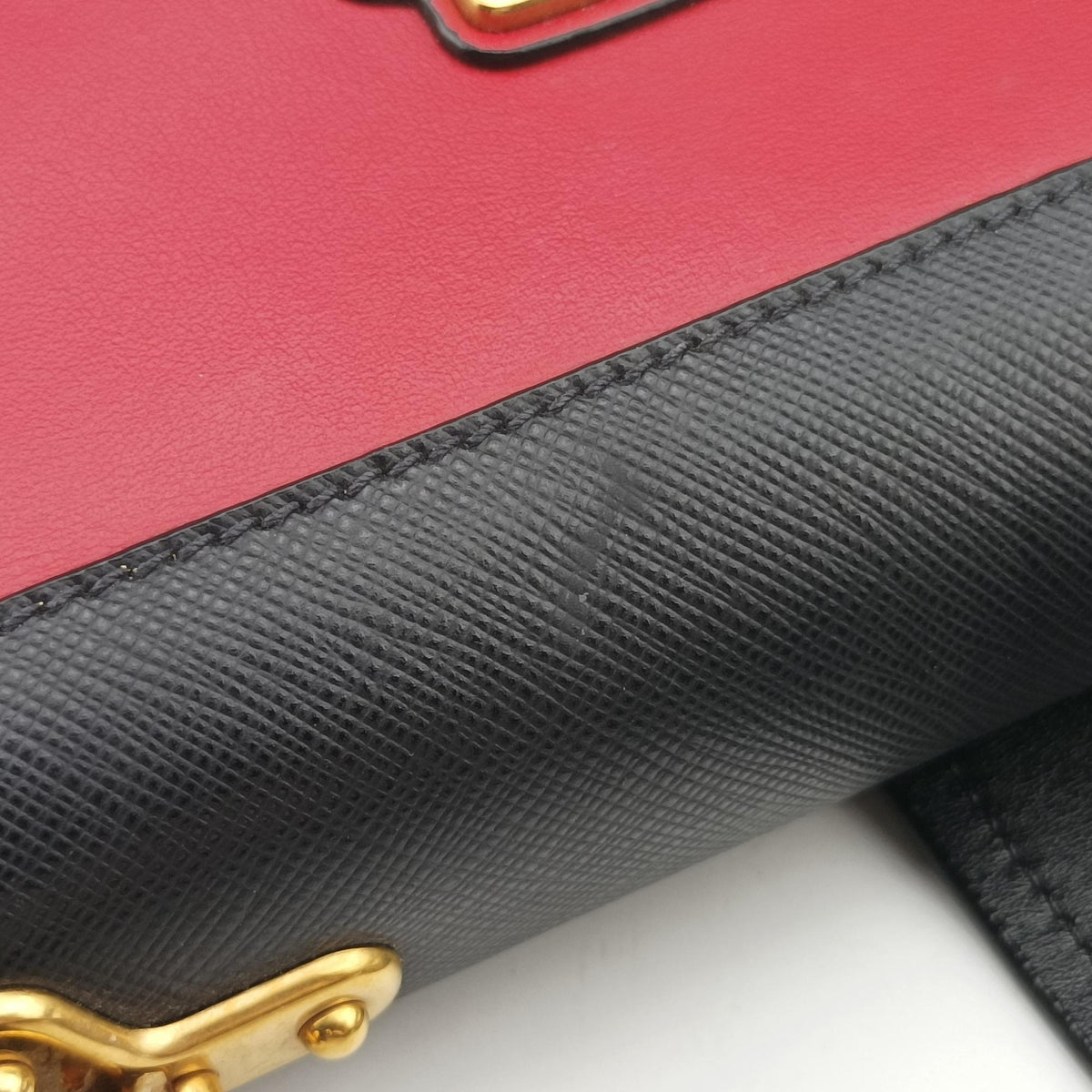 Pre-owned Prada Cahier Red×Black Leather 1BA070 handbag | stylenewstar