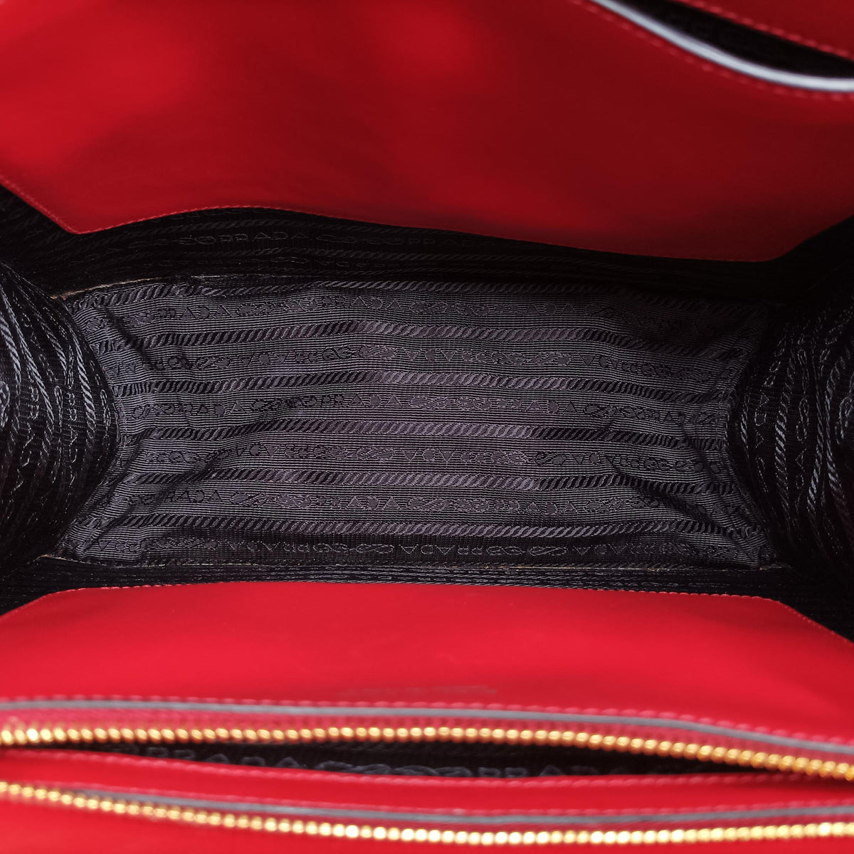 Pre-owned Prada Cahier Red×Black Leather 1BA070 handbag | stylenewstar