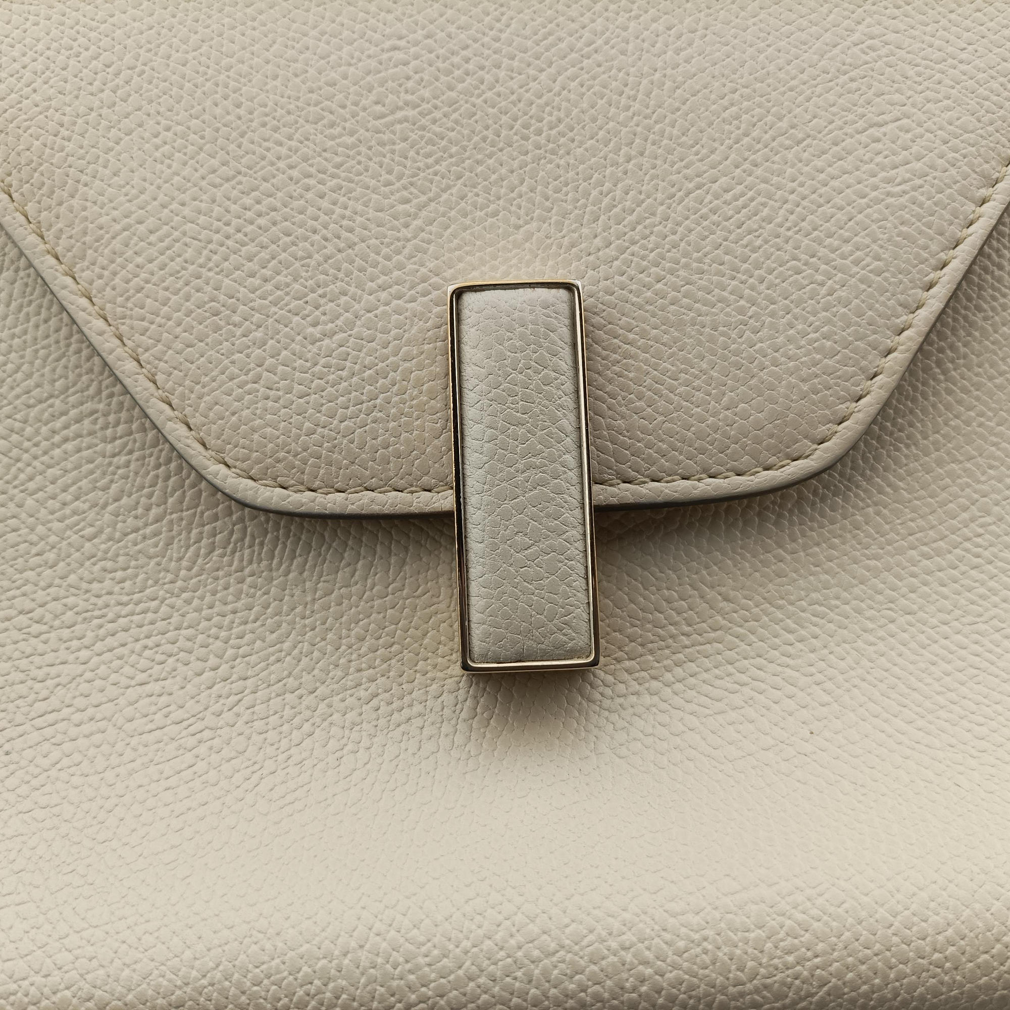 Pre-owned Valextra Iside White Calfskin  shoulderbag | stylenewstar