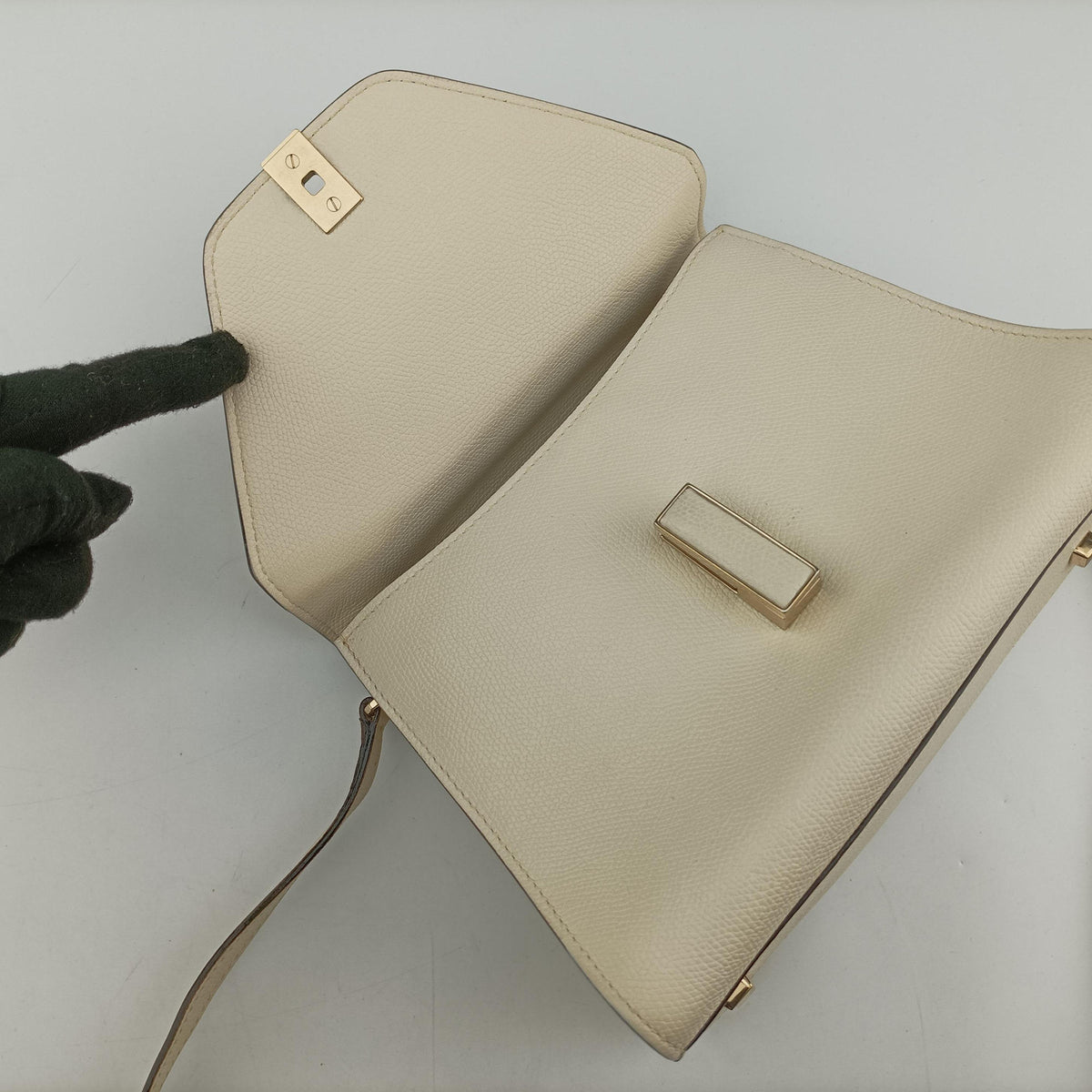 Pre-owned Valextra Iside White Calfskin  shoulderbag | stylenewstar